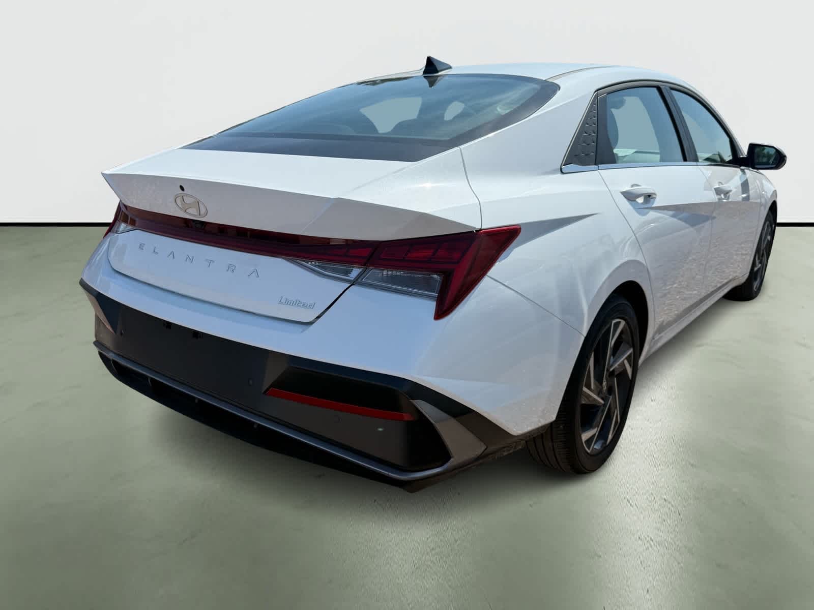 2024 Hyundai Elantra Limited Edition 4