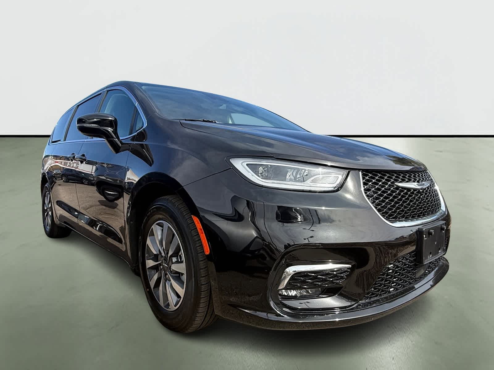 Thumbnail: 2024 Chrysler Pacifica - 5