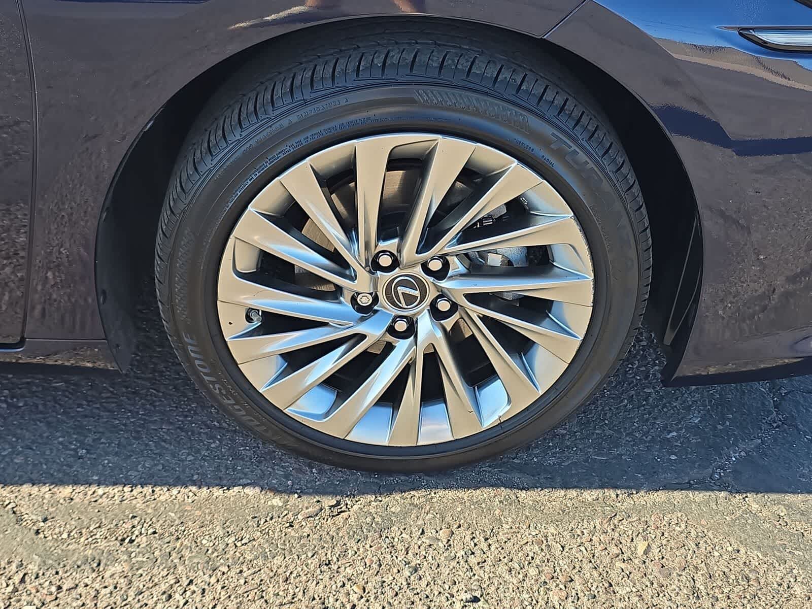 Thumbnail: 2019 Lexus ES - 10