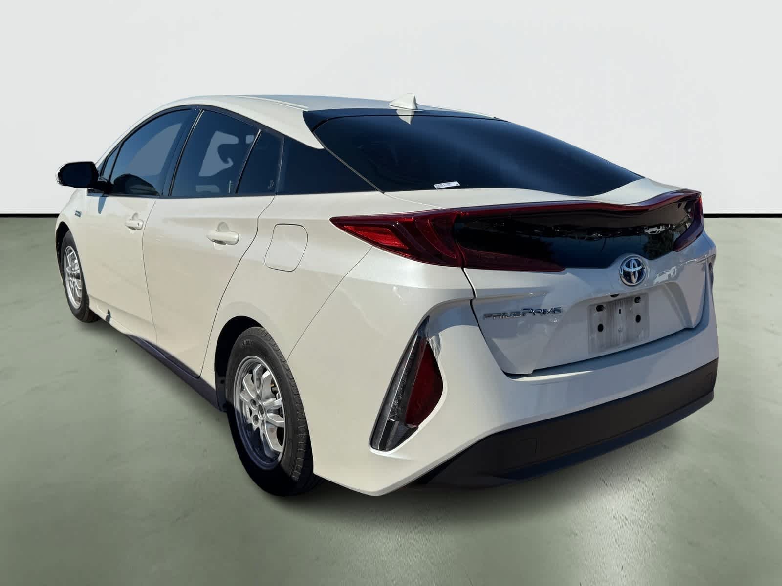 Thumbnail: 2017 Toyota Prius Prime - 3