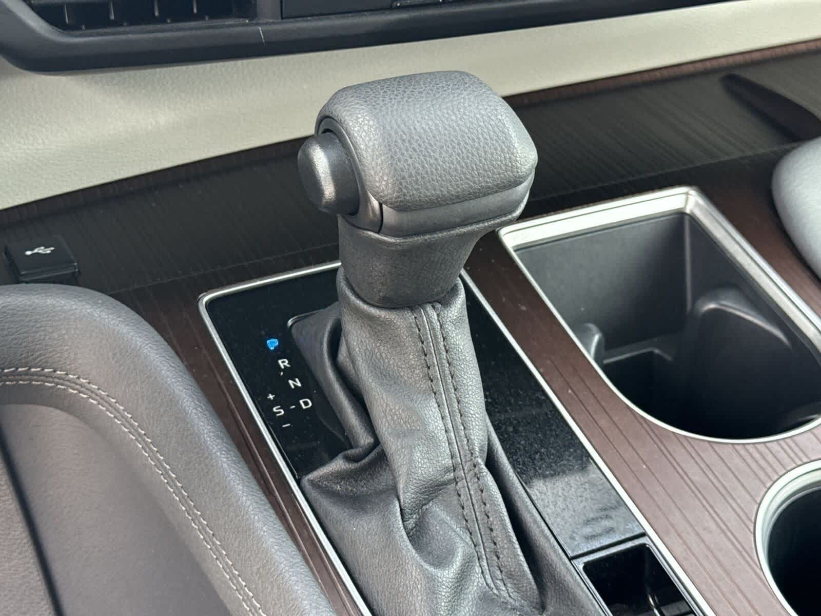 2024 Toyota Sienna LE 24