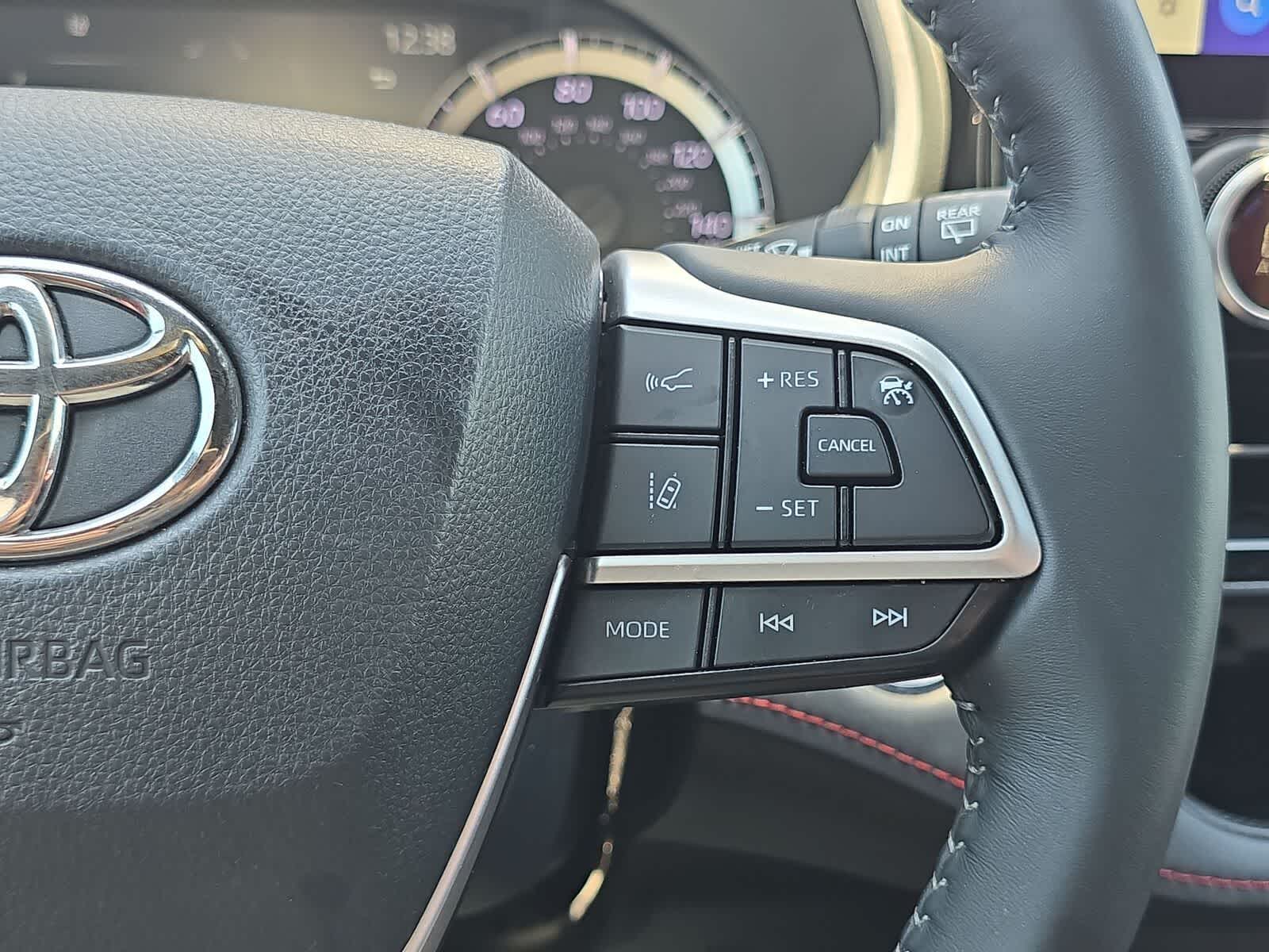 Thumbnail: 2023 Toyota Highlander - 29