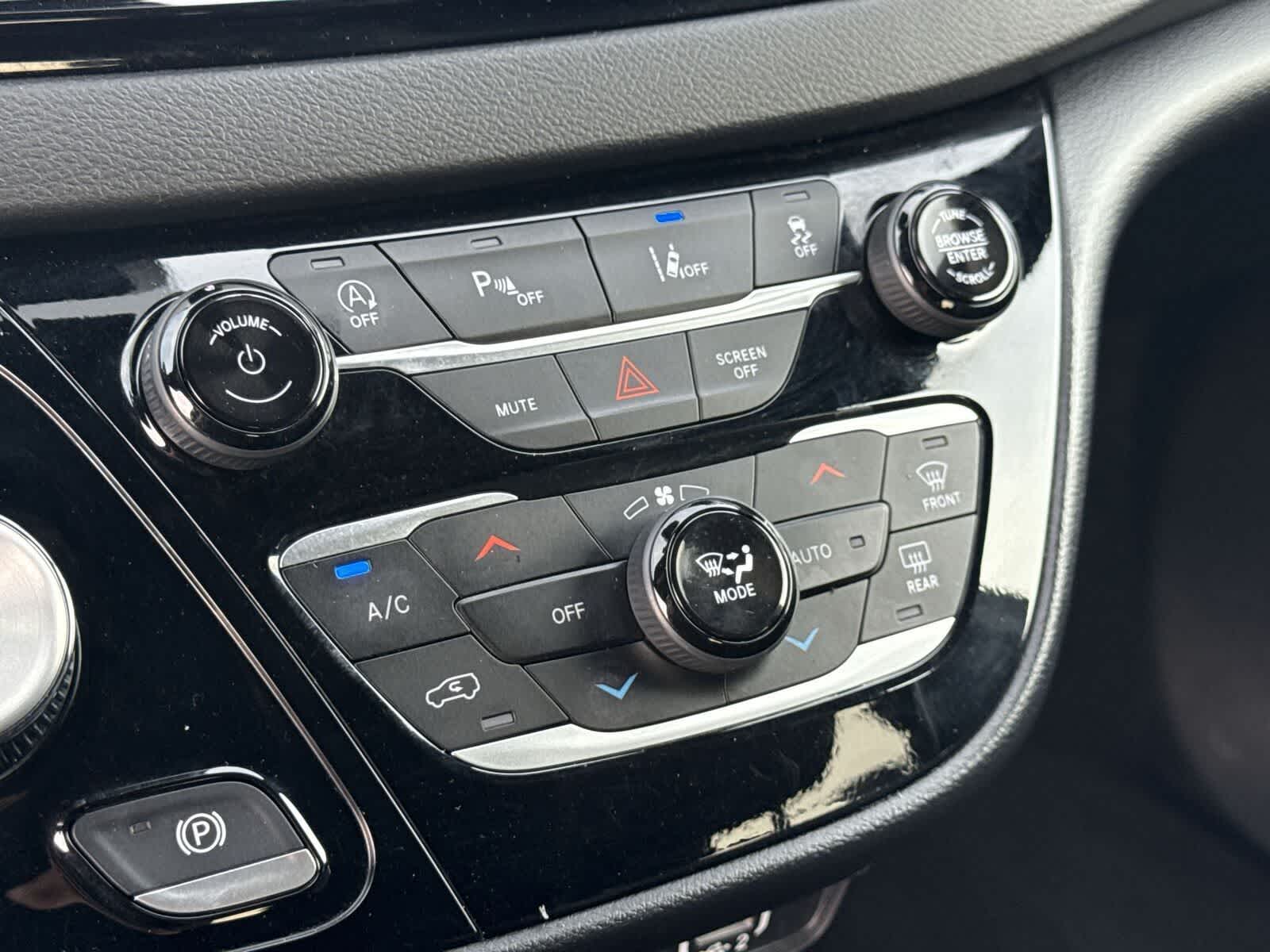 Thumbnail: 2025 Chrysler Pacifica - 22