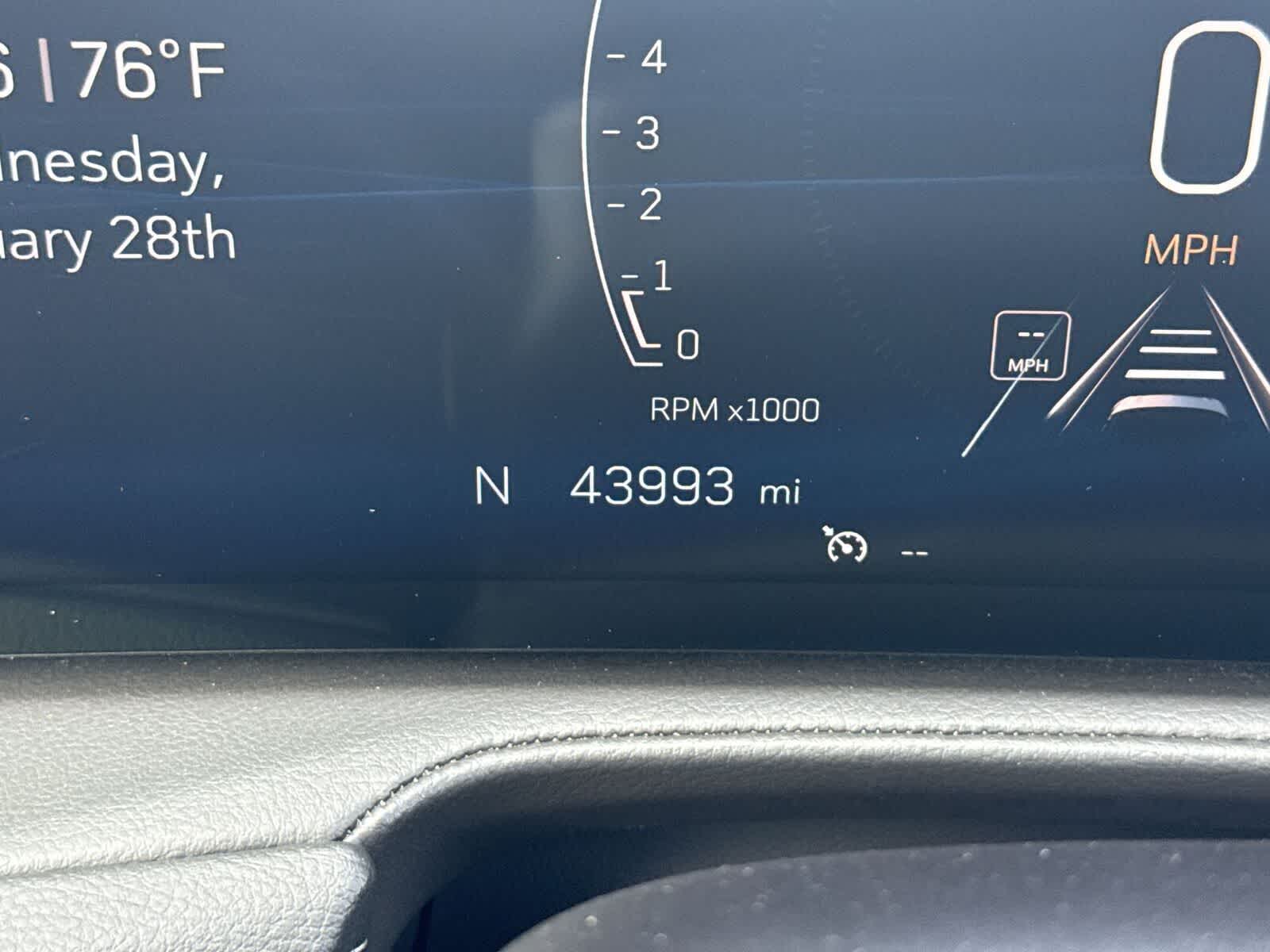 Thumbnail: 2024 Cadillac XT4 - 32