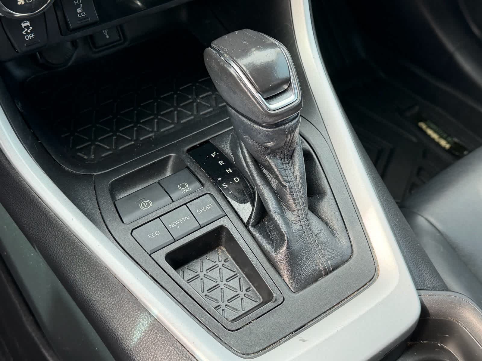 Thumbnail: 2021 Toyota RAV4 - 13