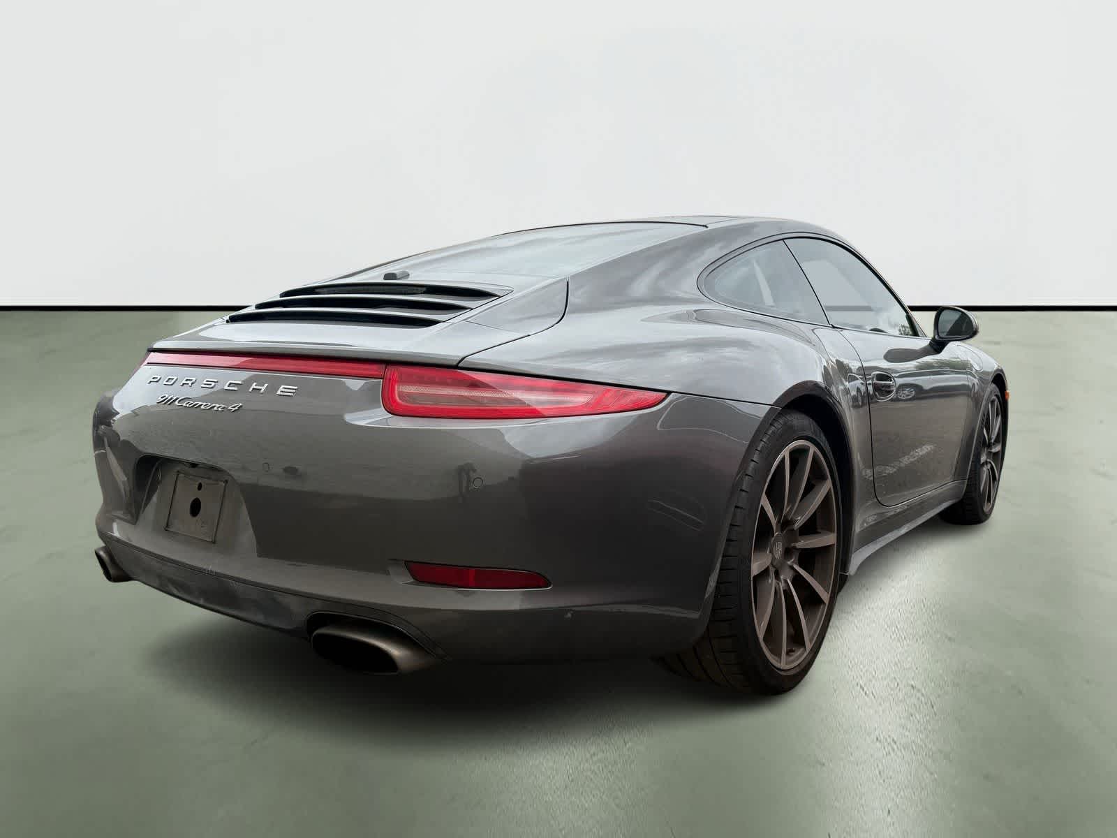 Thumbnail: 2016 Porsche 911 - 4