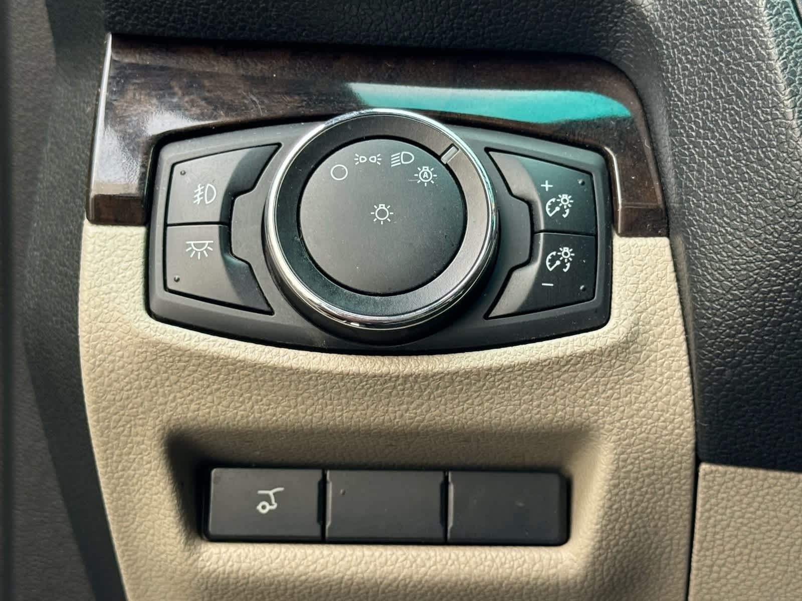 Thumbnail: 2014 Ford Explorer - 11