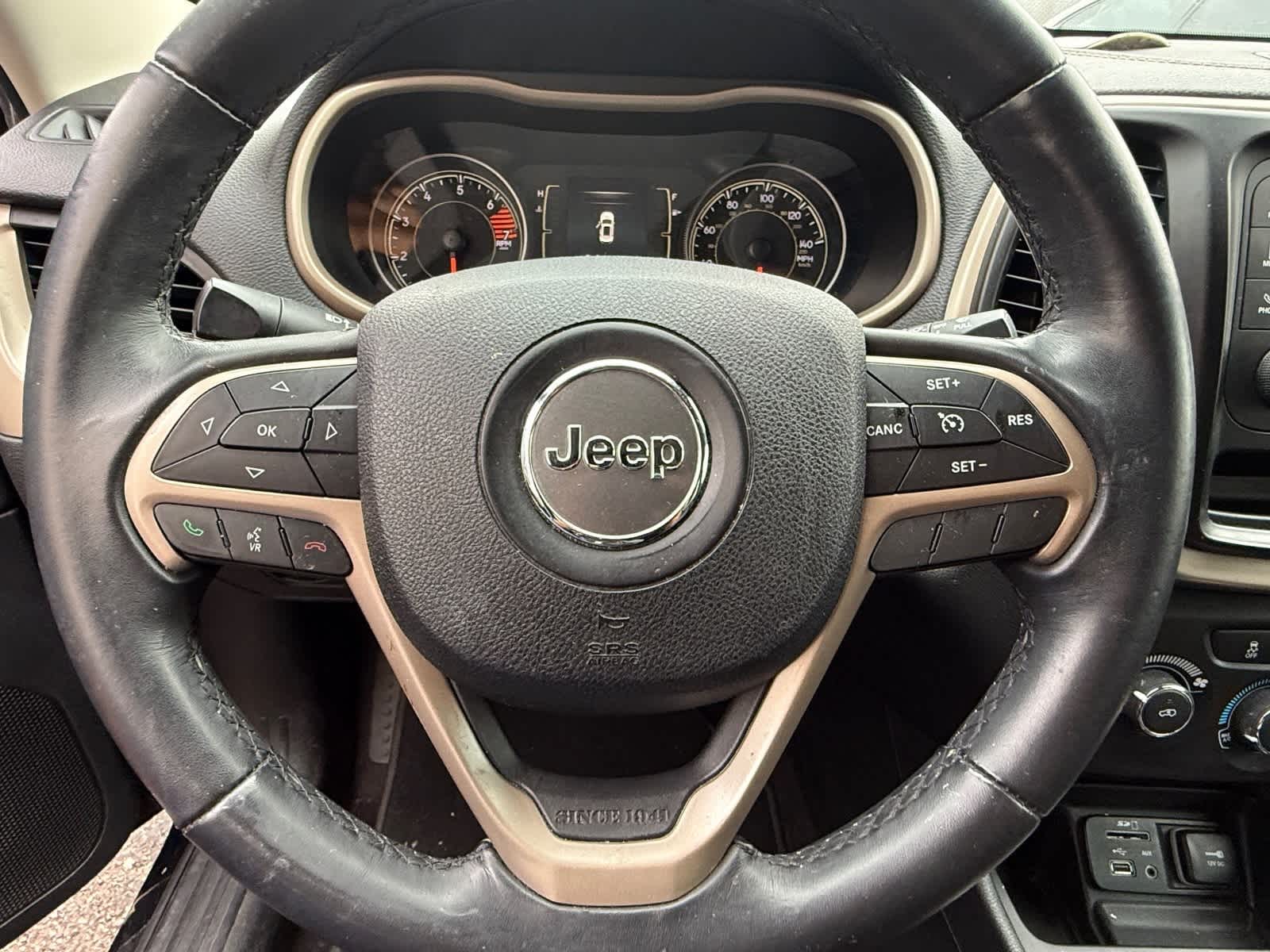 Thumbnail: 2016 Jeep Cherokee - 17