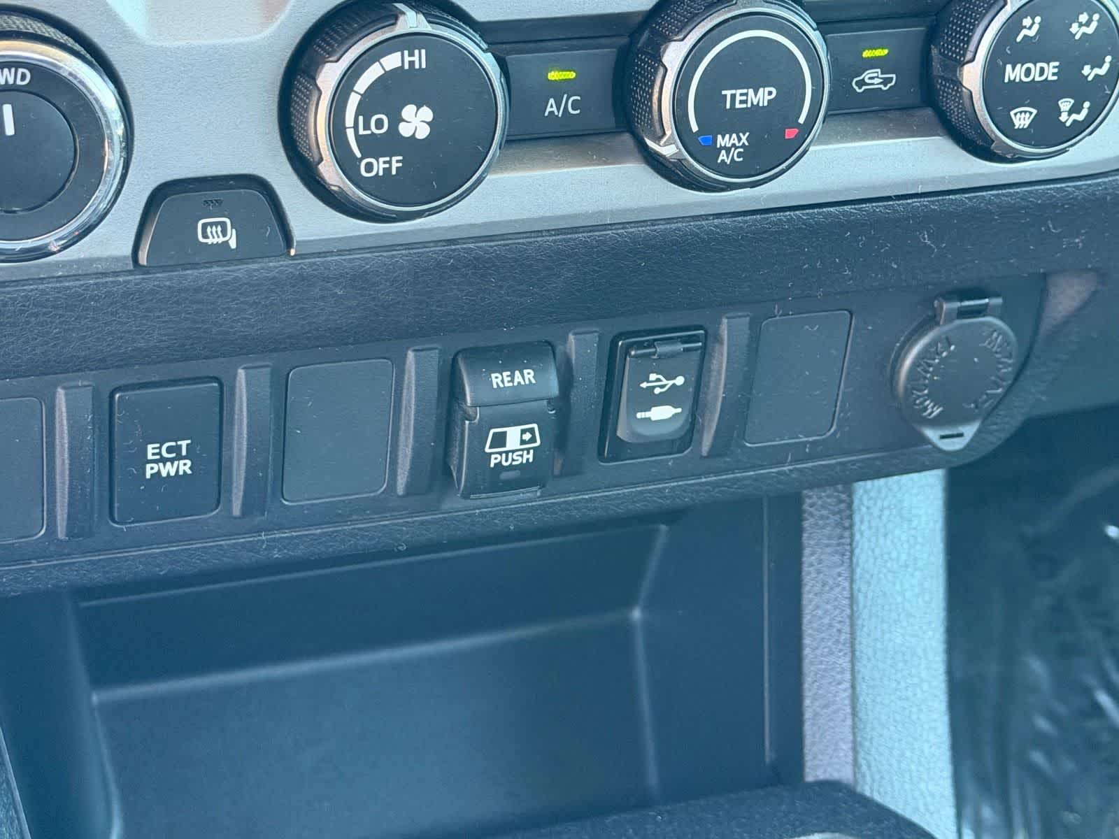 Thumbnail: 2019 Toyota Tacoma - 29