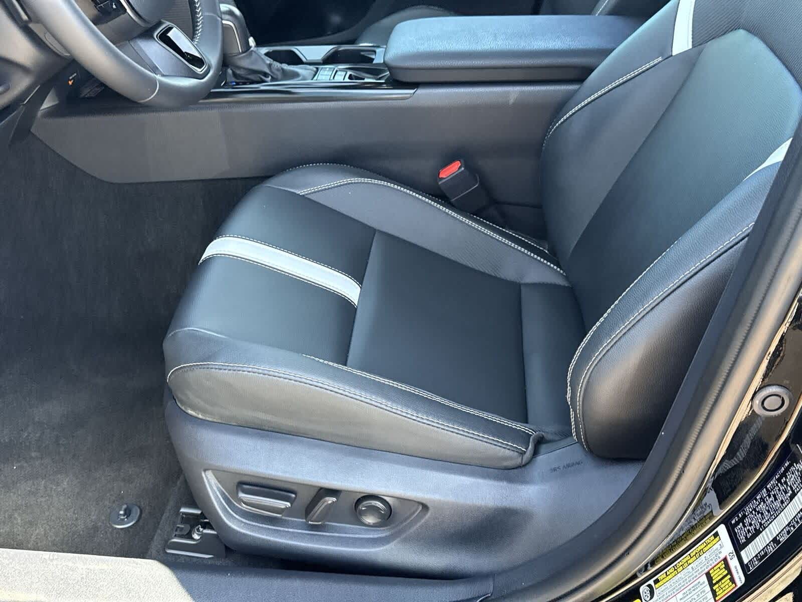 2025 Toyota Camry SE 18