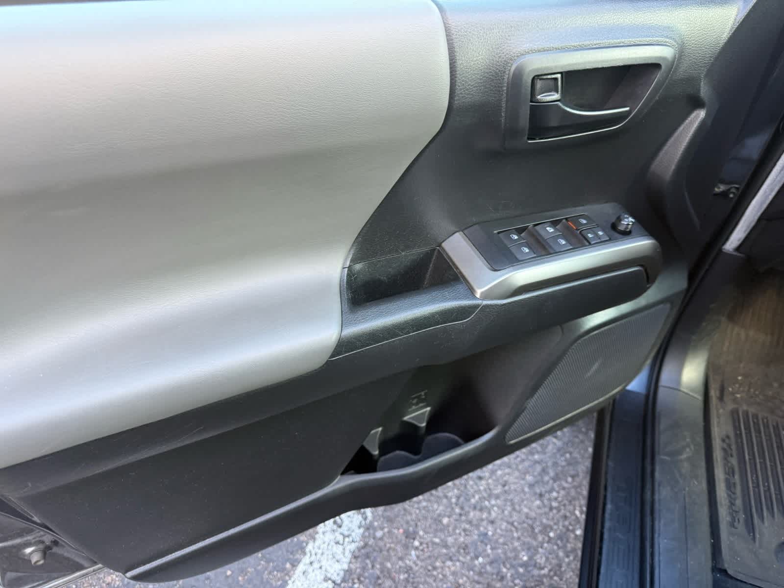 Thumbnail: 2022 Toyota Tacoma - 13