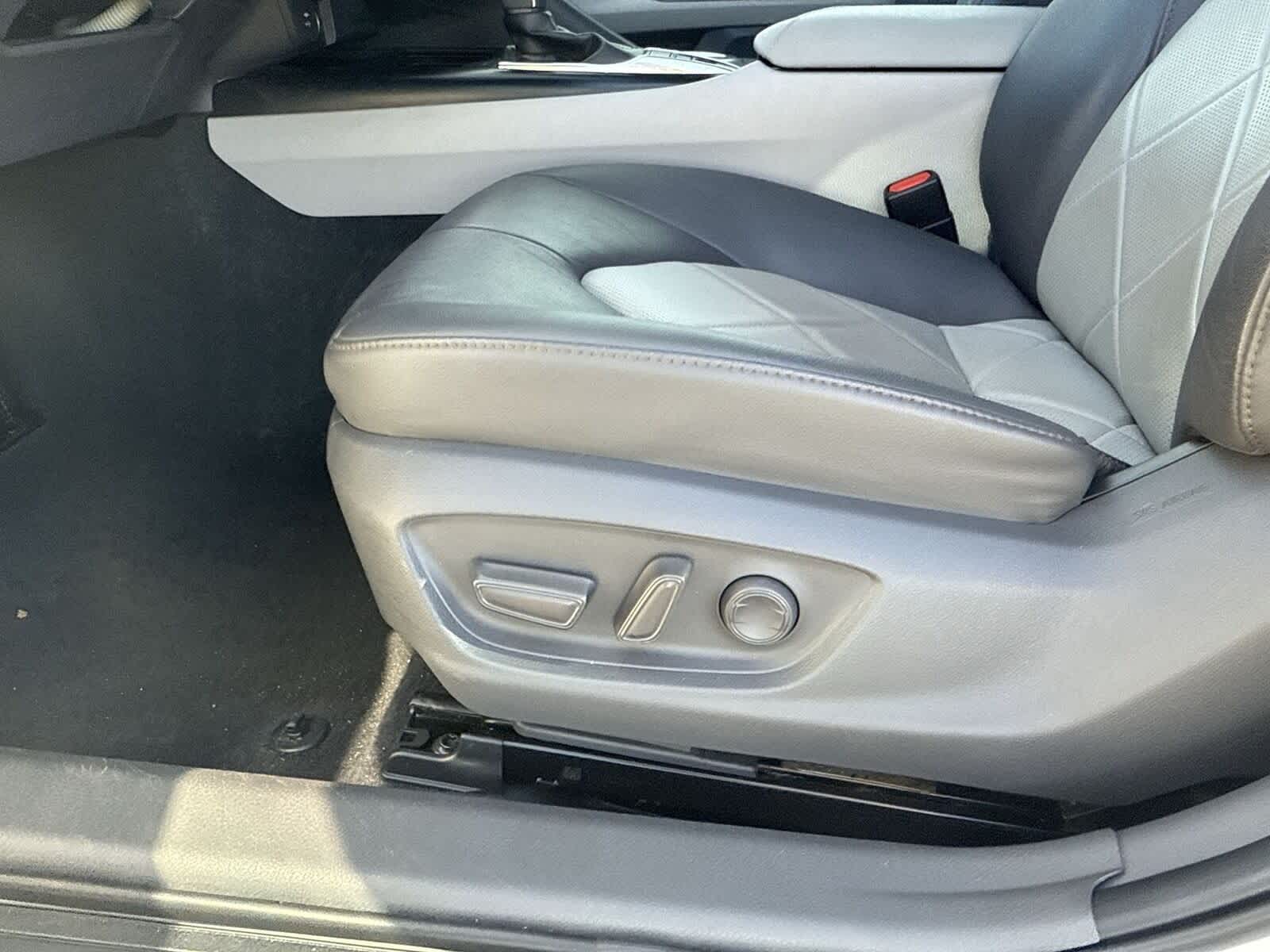 Thumbnail: 2019 Toyota Camry - 15