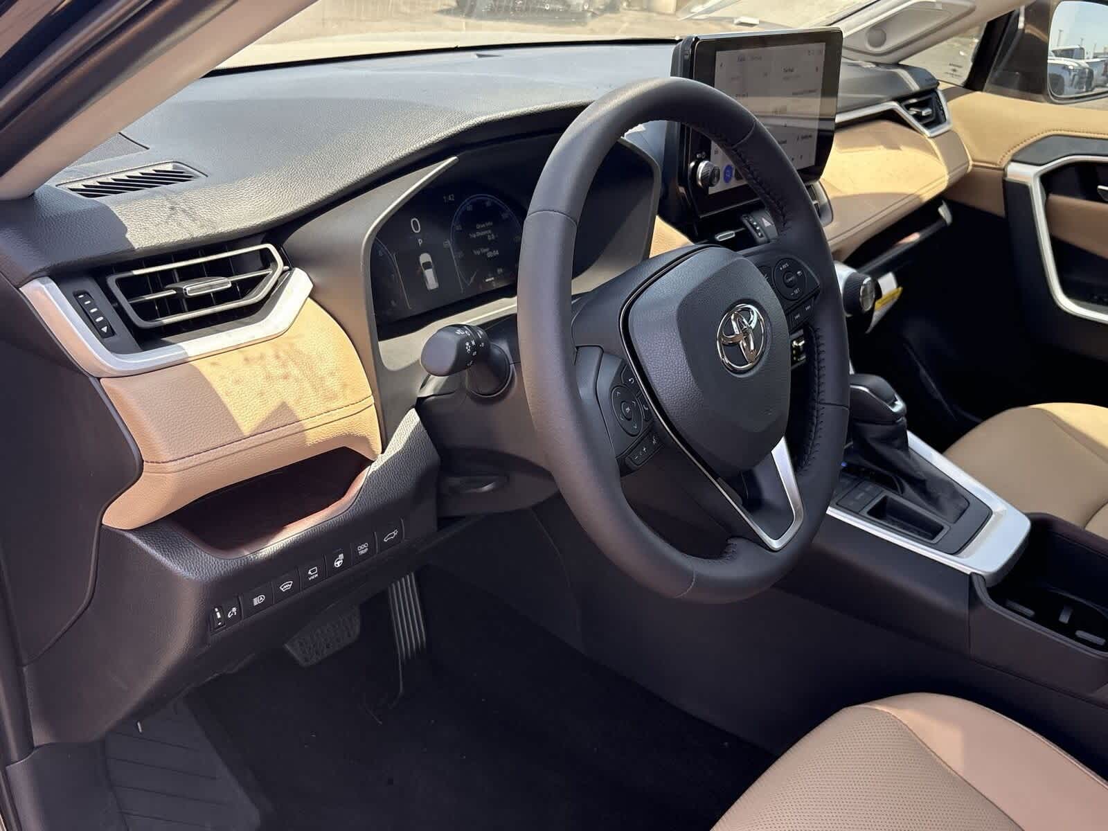 Thumbnail: 2025 Toyota RAV4 - 16