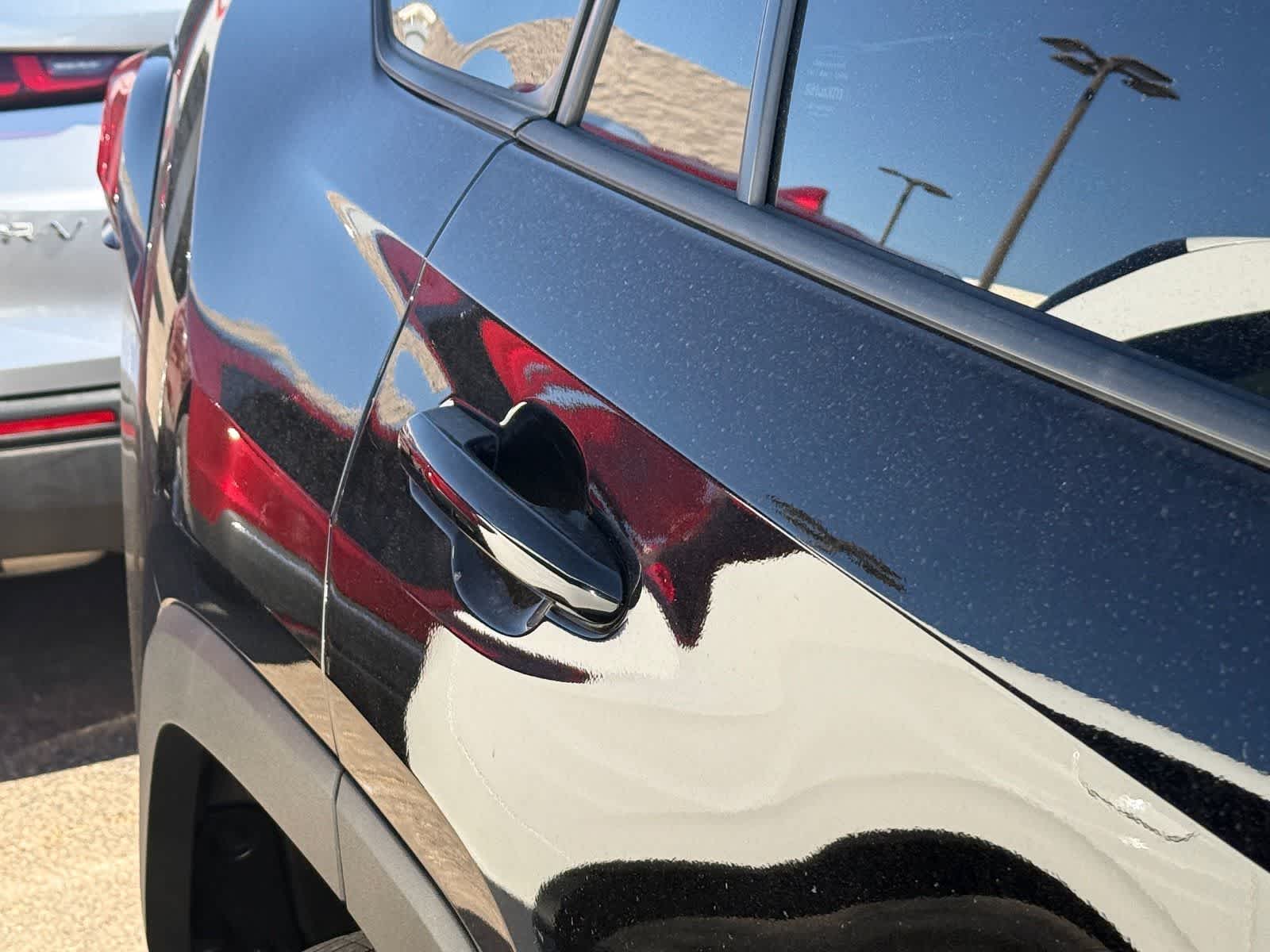 Thumbnail: 2021 Toyota RAV4 - 8