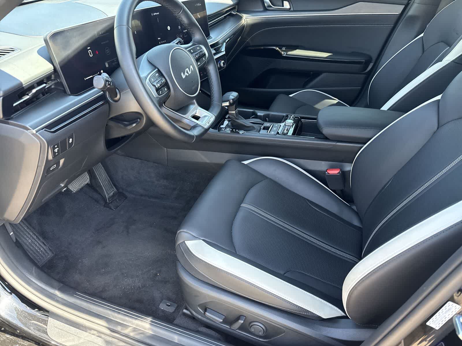 Thumbnail: 2025 Kia K5 - 16