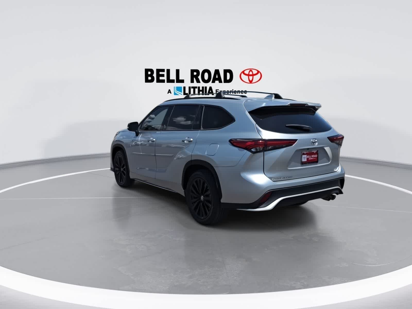 Thumbnail: 2023 Toyota Highlander - 7