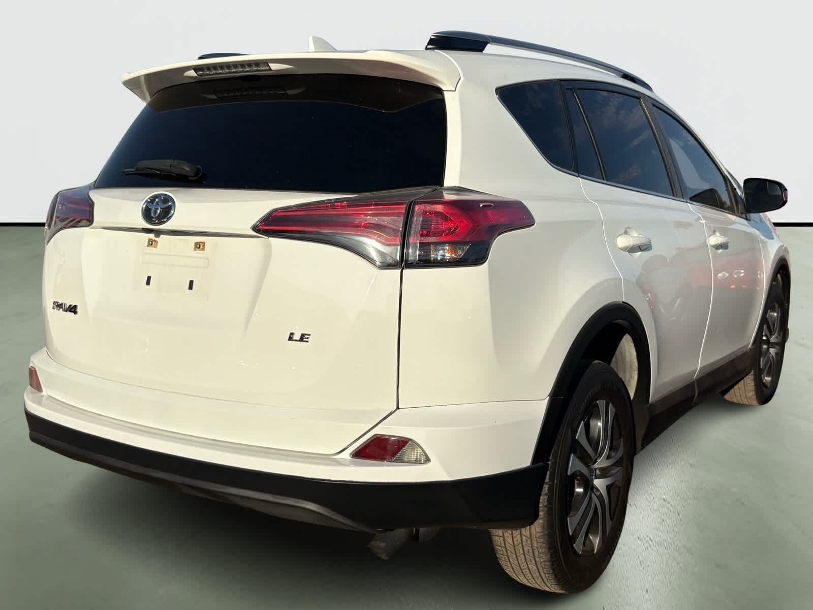 Thumbnail: 2018 Toyota RAV4 - 4