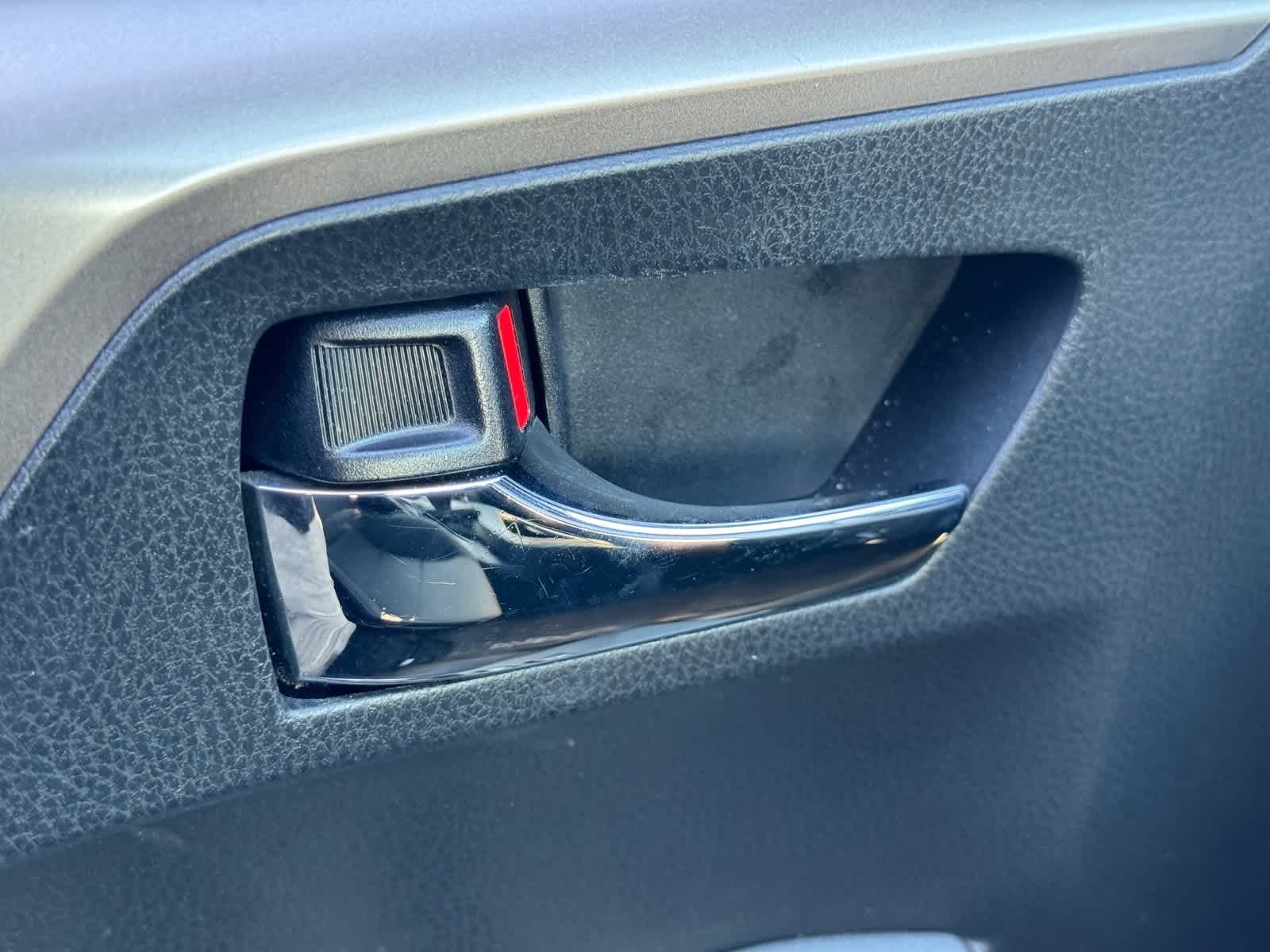 Thumbnail: 2018 Toyota RAV4 - 15