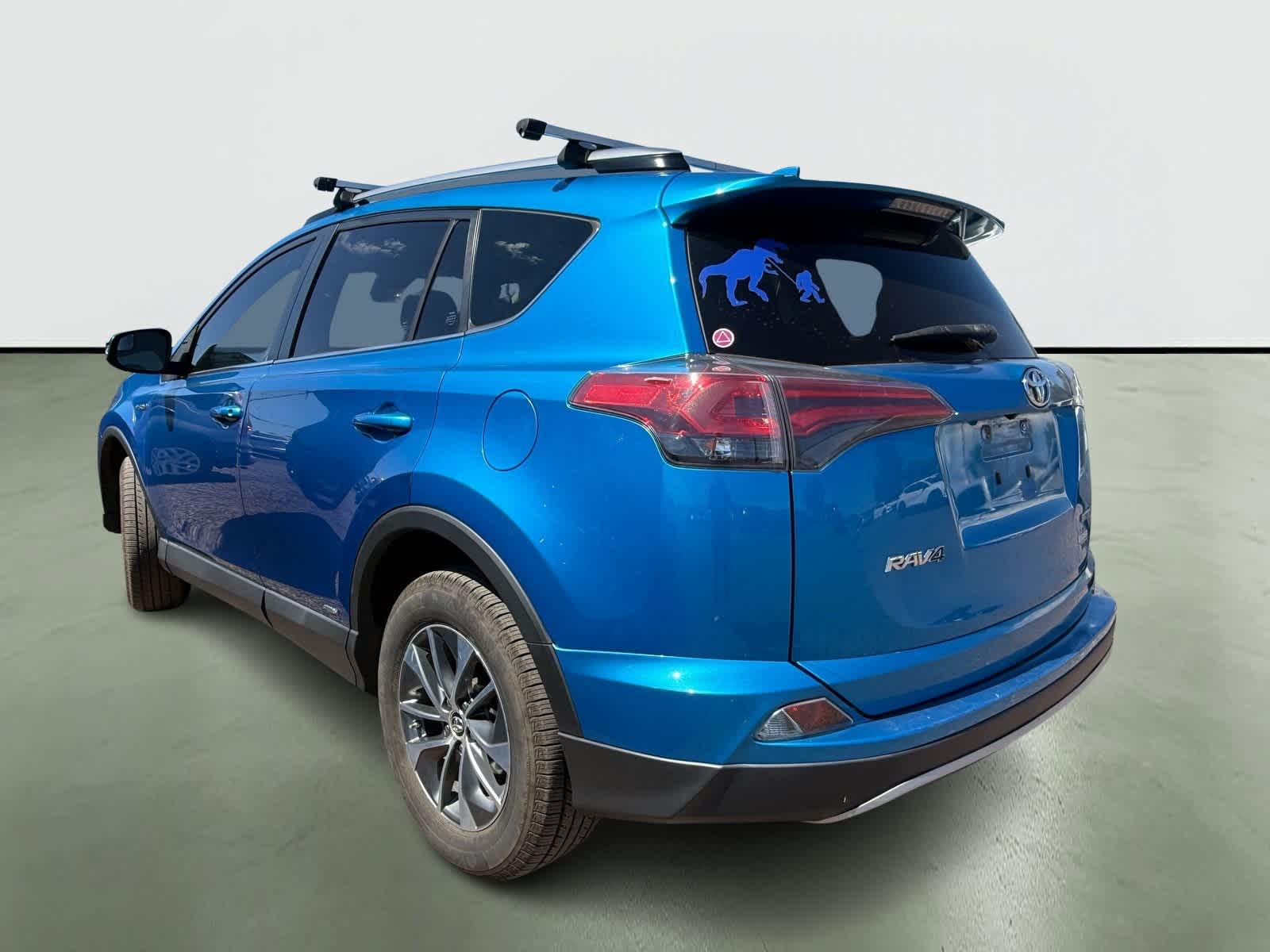 Thumbnail: 2018 Toyota RAV4 - 3