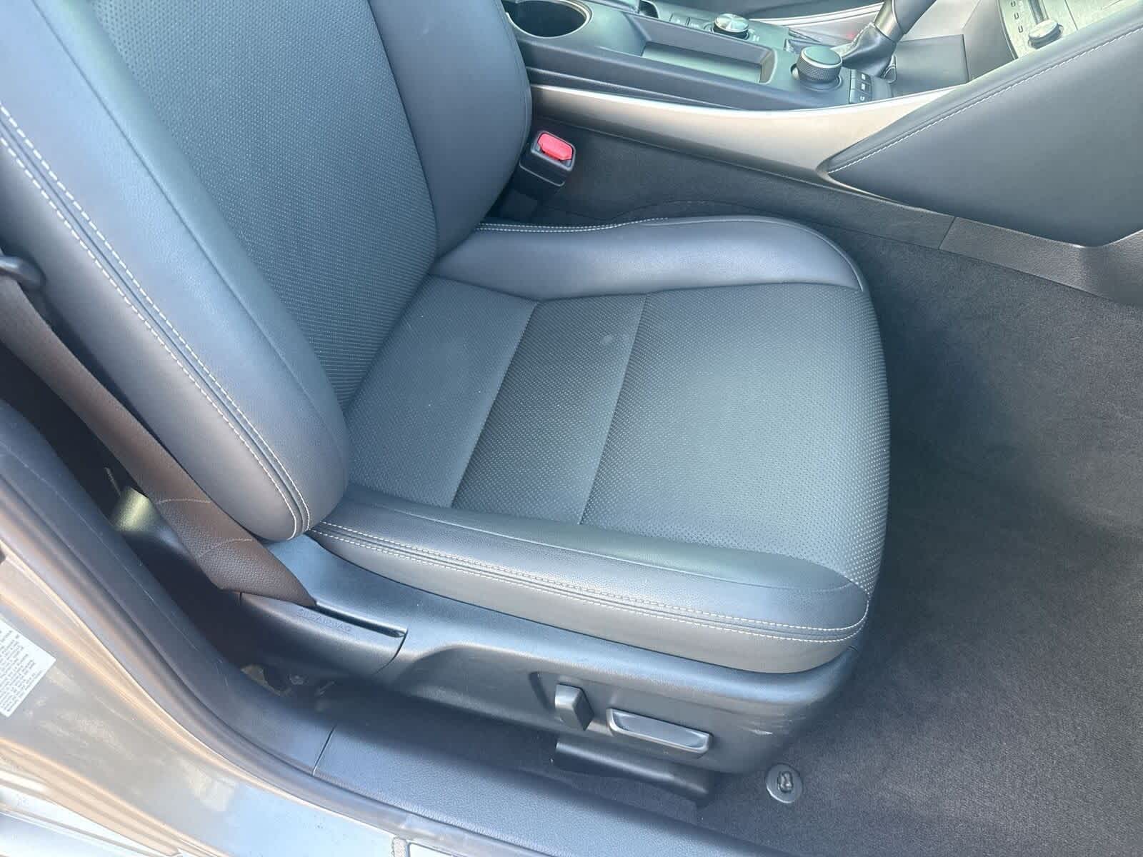 Thumbnail: 2019 Lexus IS - 12