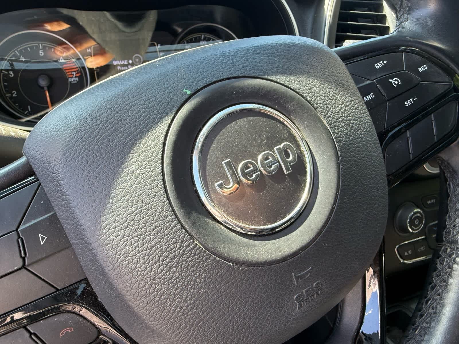 Thumbnail: 2020 Jeep Cherokee - 17