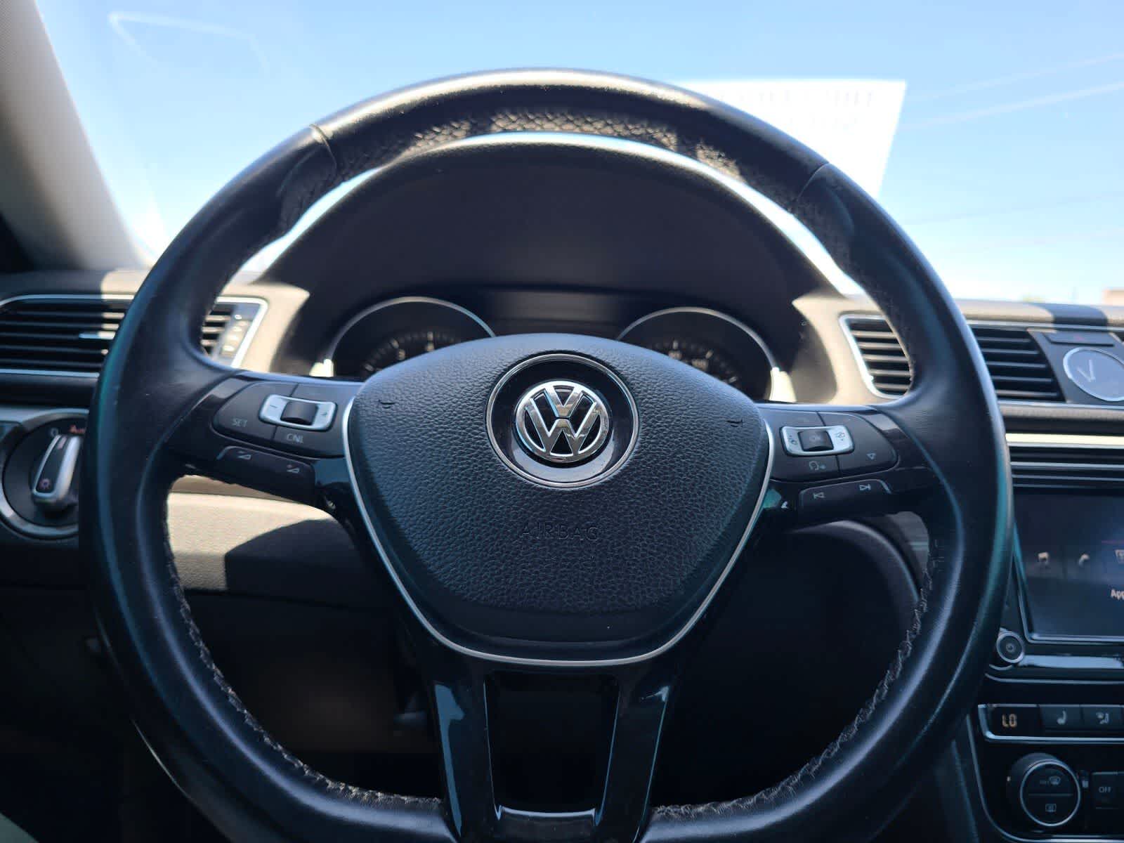 Thumbnail: 2017 Volkswagen Passat - 17