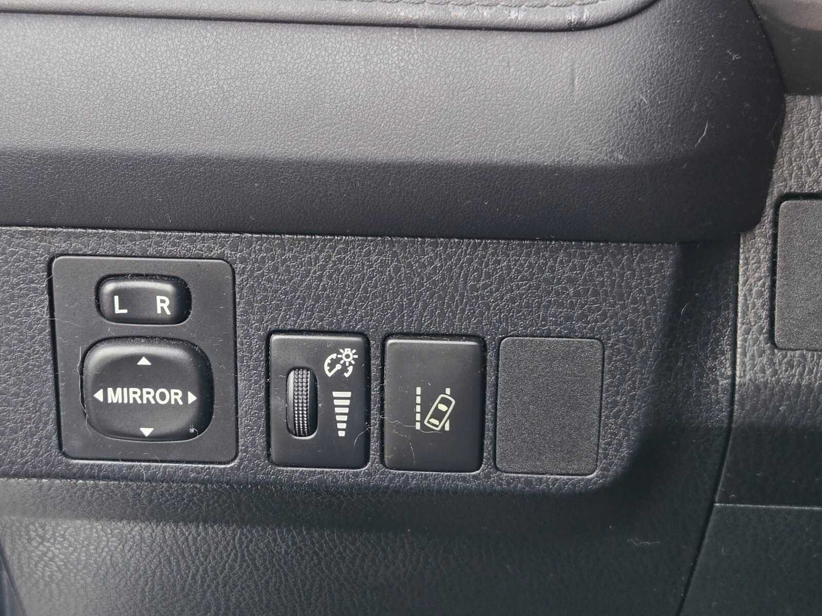 Thumbnail: 2018 Toyota RAV4 - 12