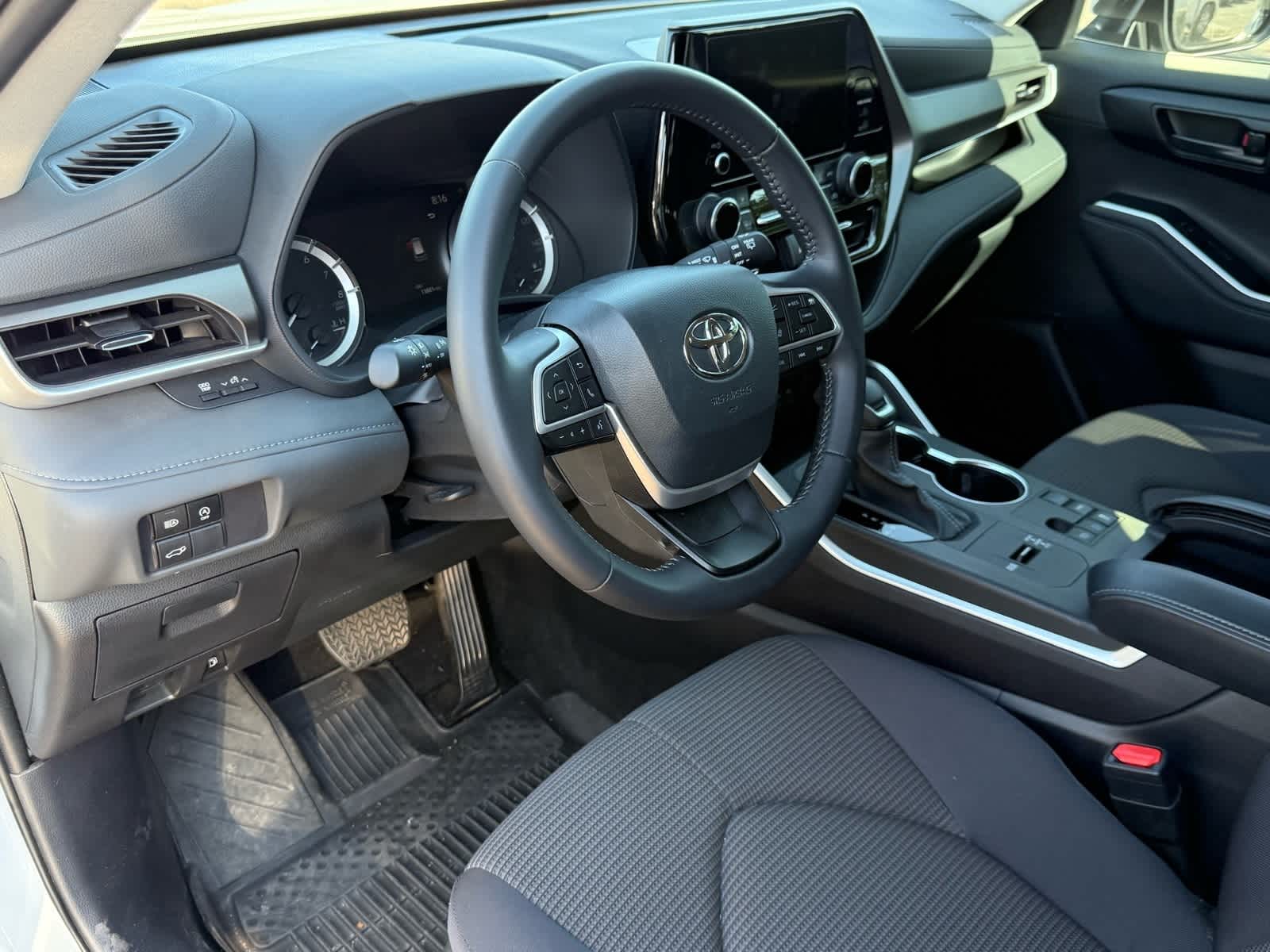 Thumbnail: 2024 Toyota Highlander - 14