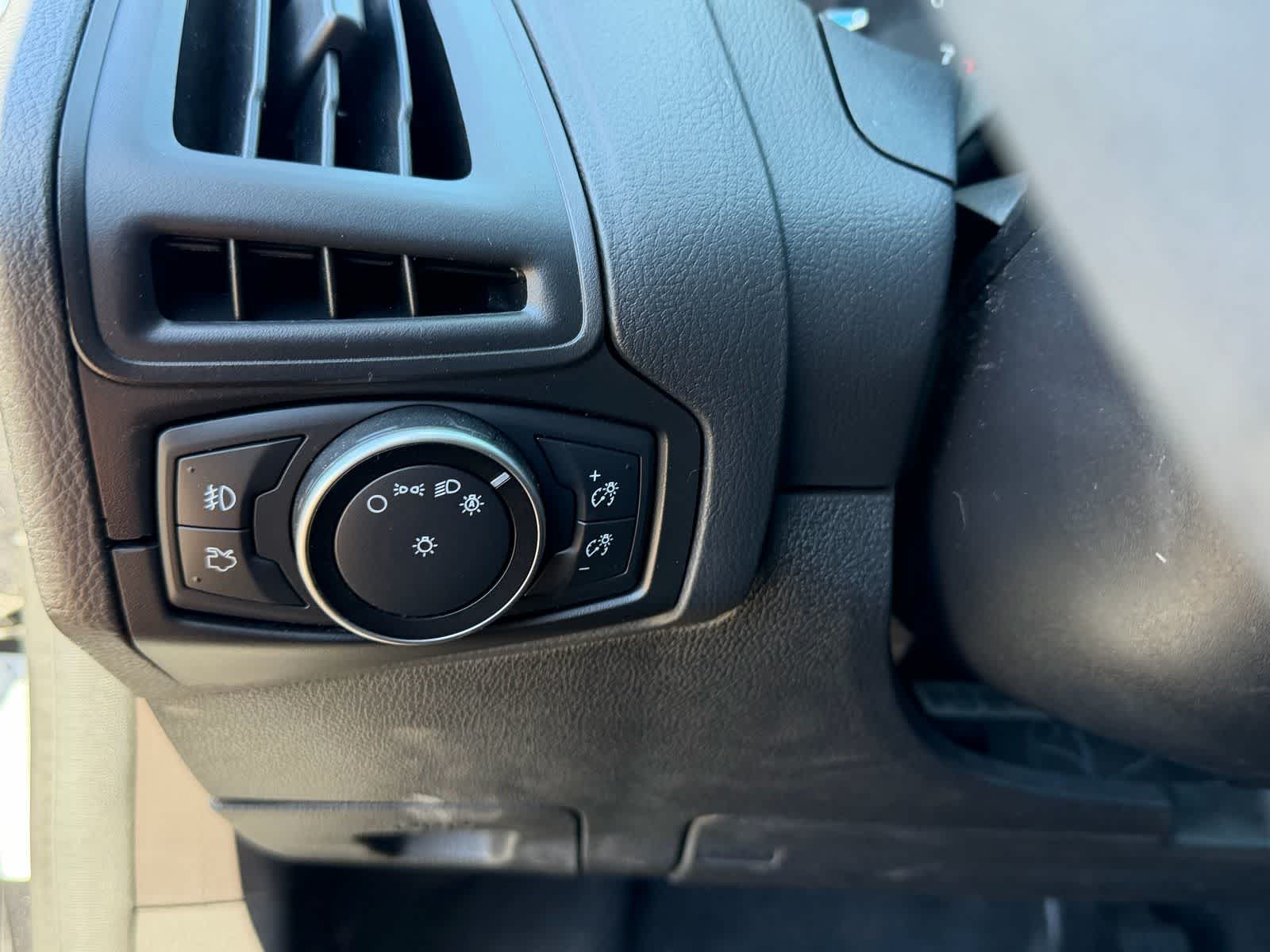 Thumbnail: 2017 Ford Focus - 20