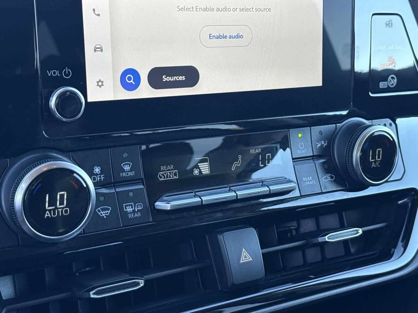 Thumbnail: 2023 Toyota Highlander - 24