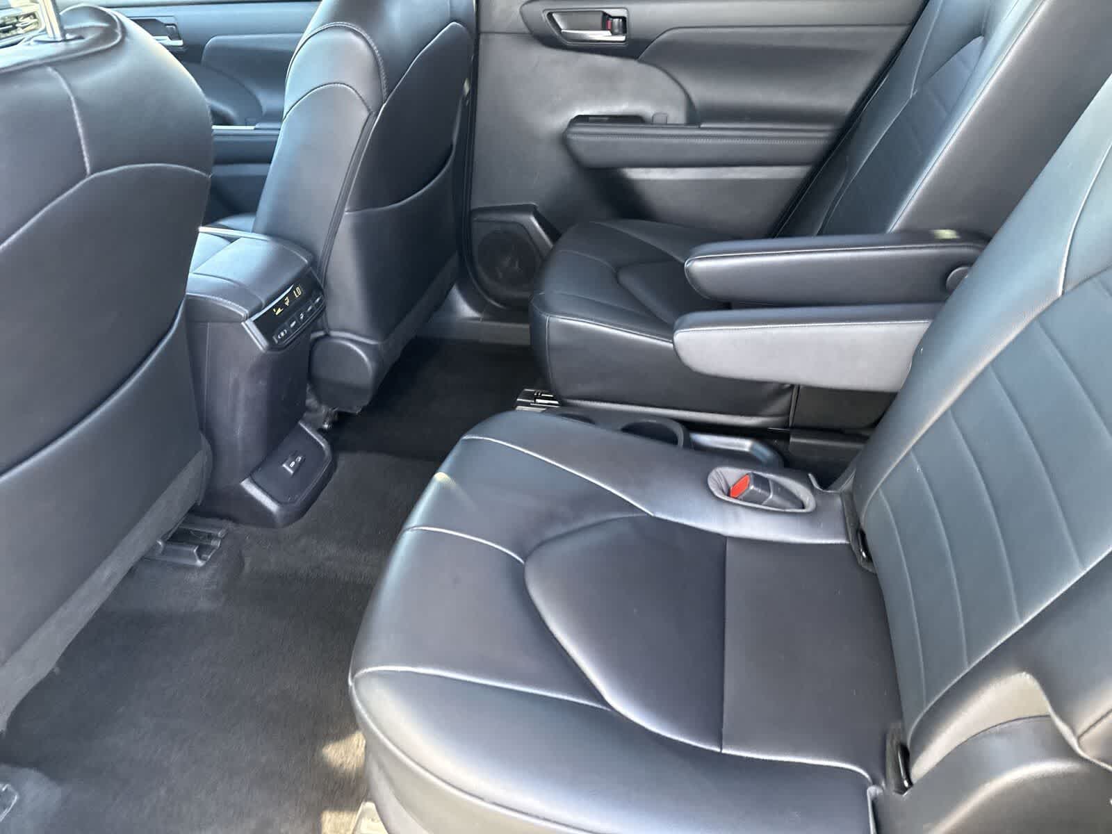 Thumbnail: 2023 Toyota Highlander - 15