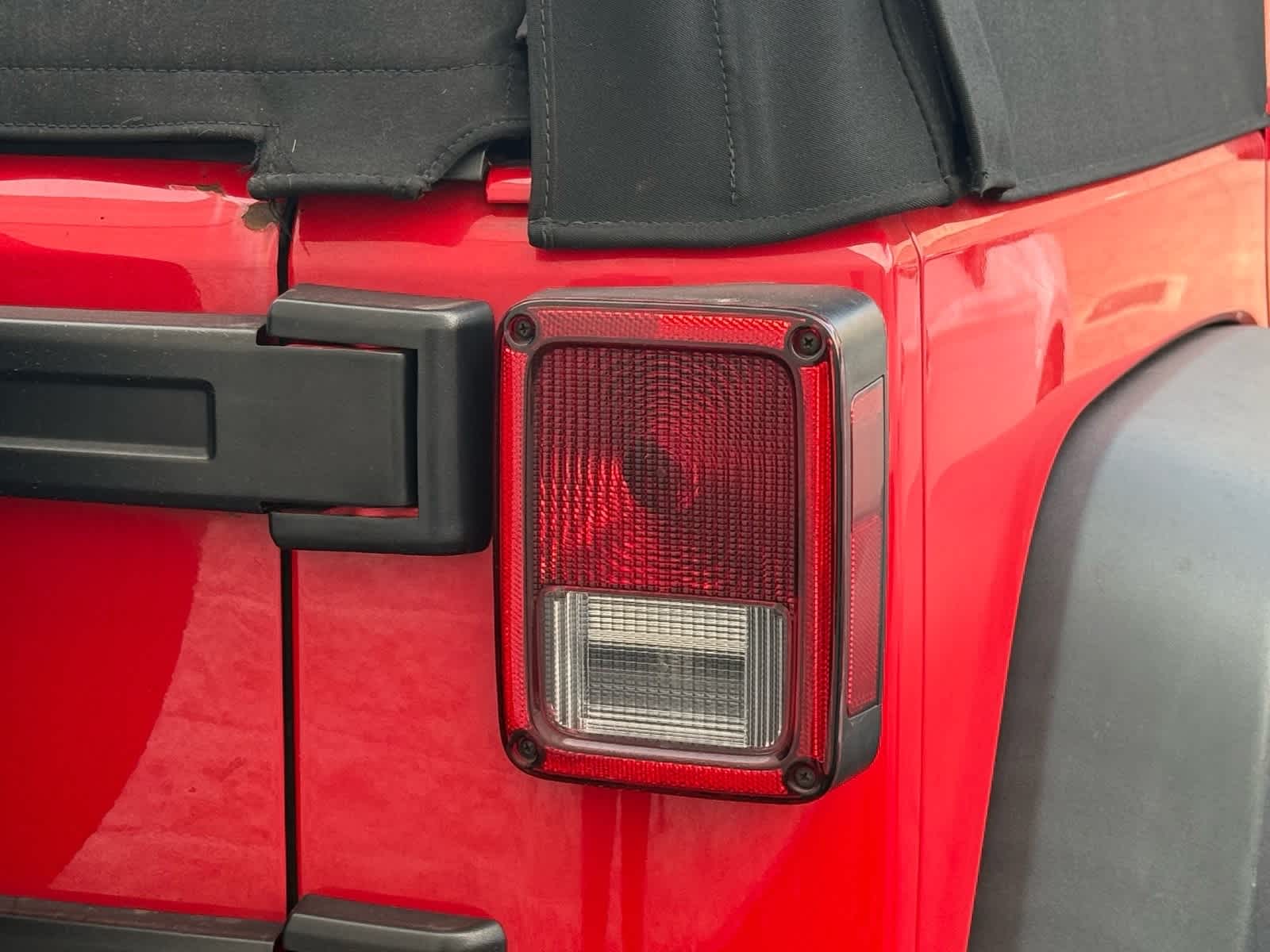 Thumbnail: 2015 Jeep Wrangler - 19