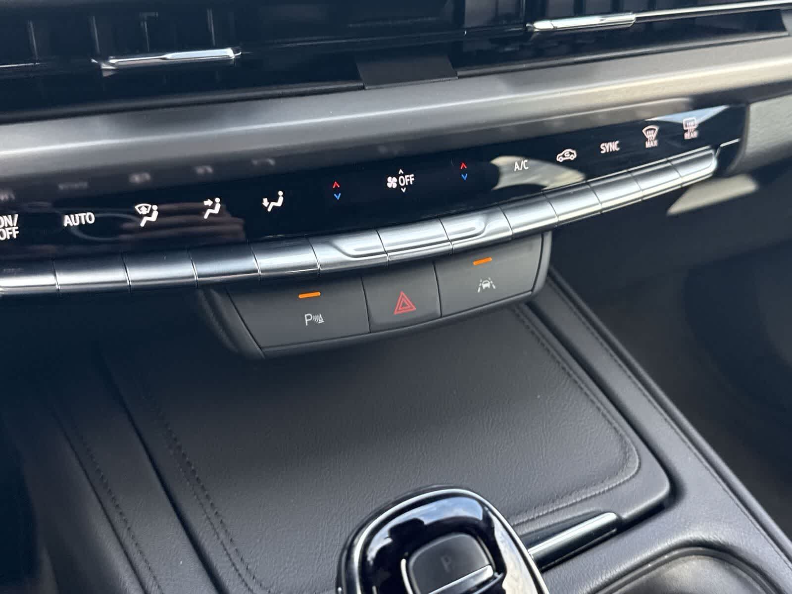 Thumbnail: 2024 Cadillac XT4 - 24