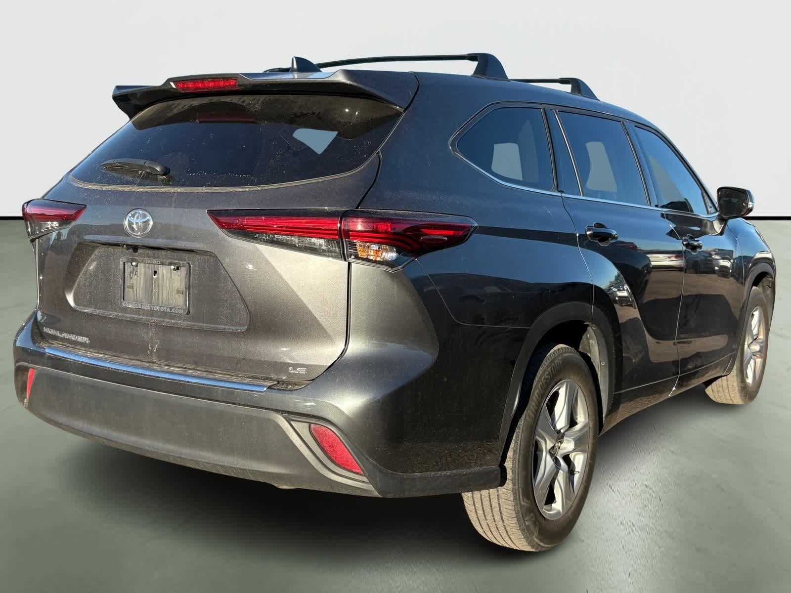 Thumbnail: 2022 Toyota Highlander - 4