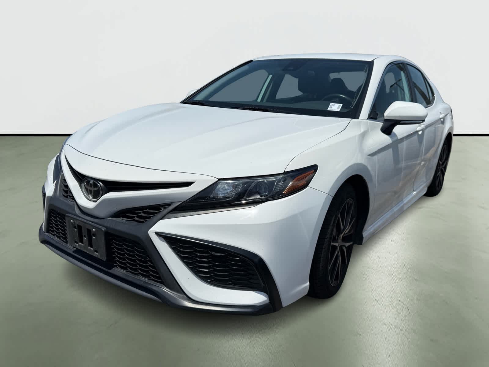 2022 Toyota Camry SE 2