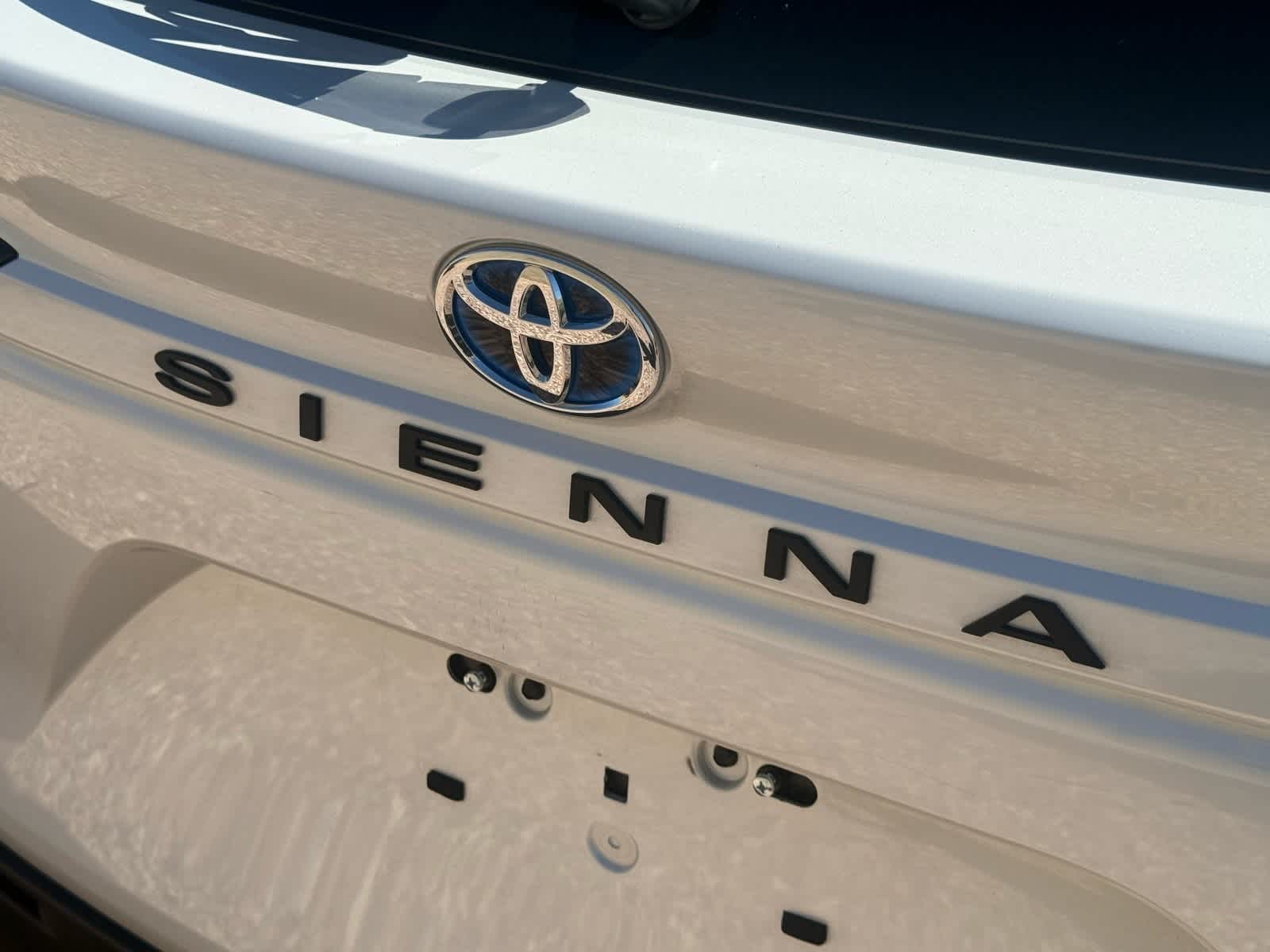 Thumbnail: 2022 Toyota Sienna - 15