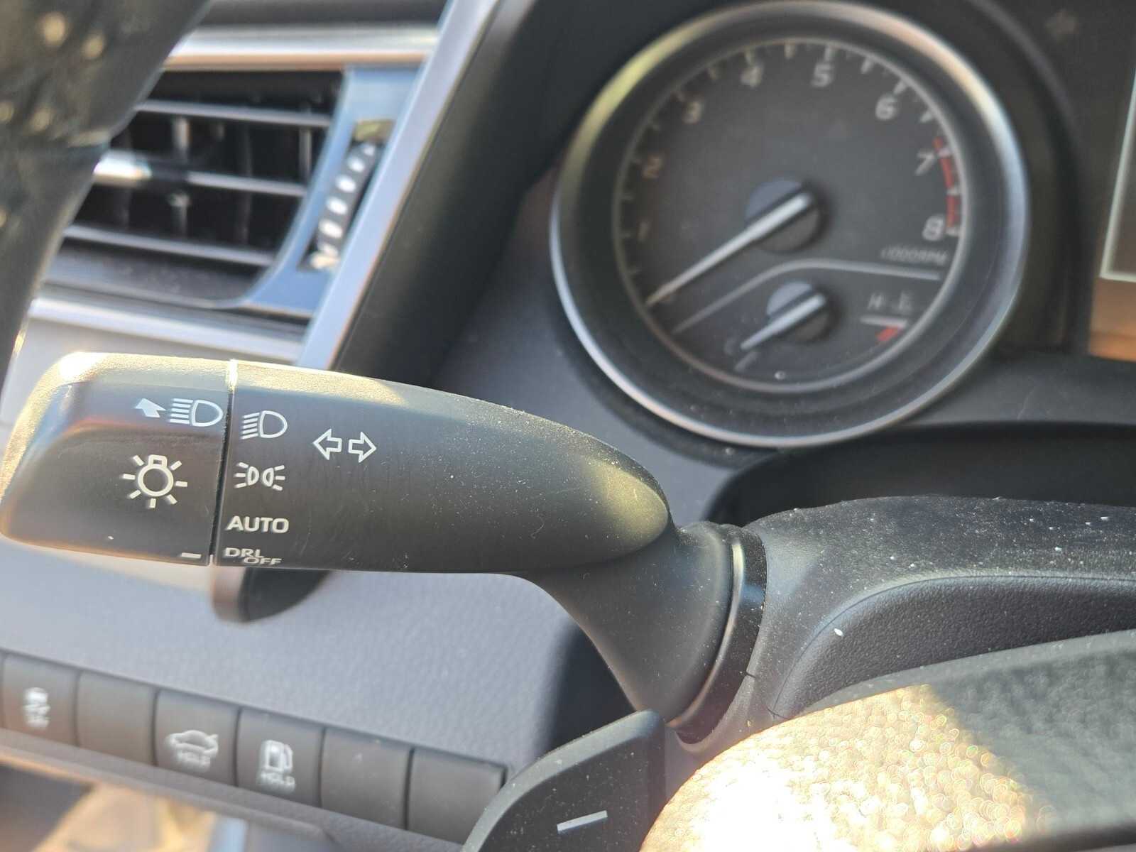 Thumbnail: 2022 Toyota Camry - 16