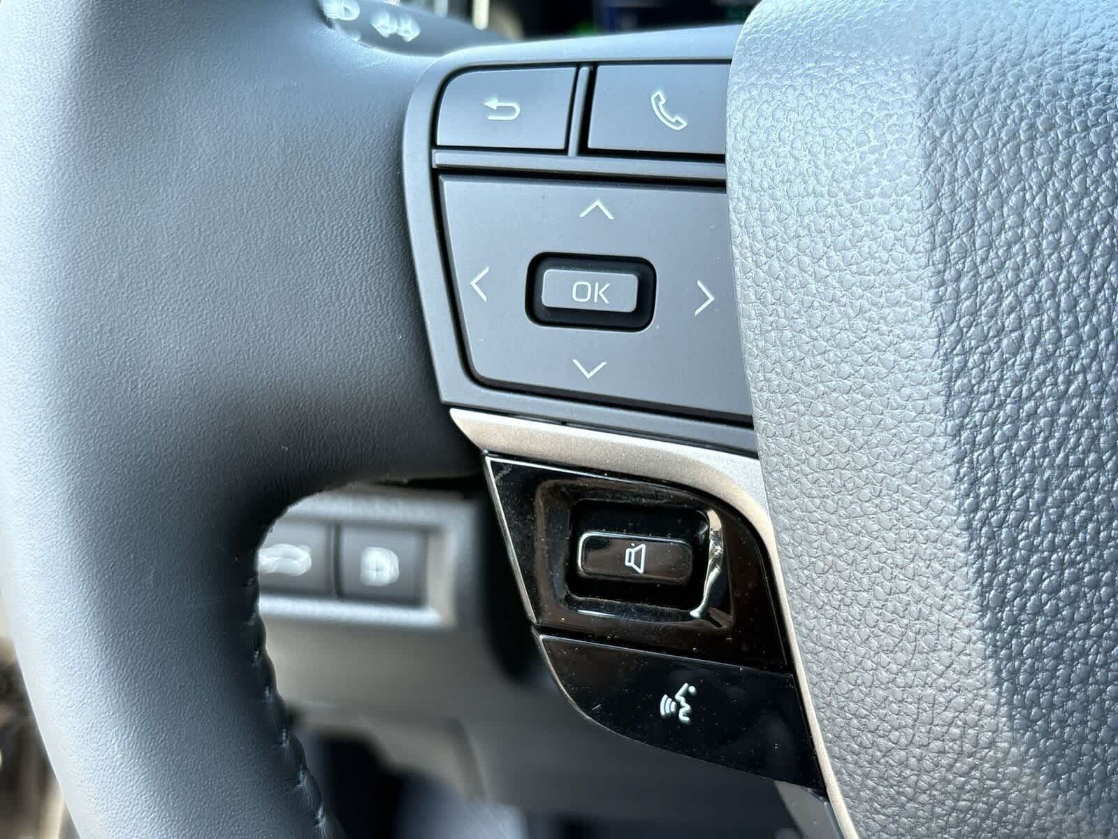 Thumbnail: 2025 Toyota Camry - 28