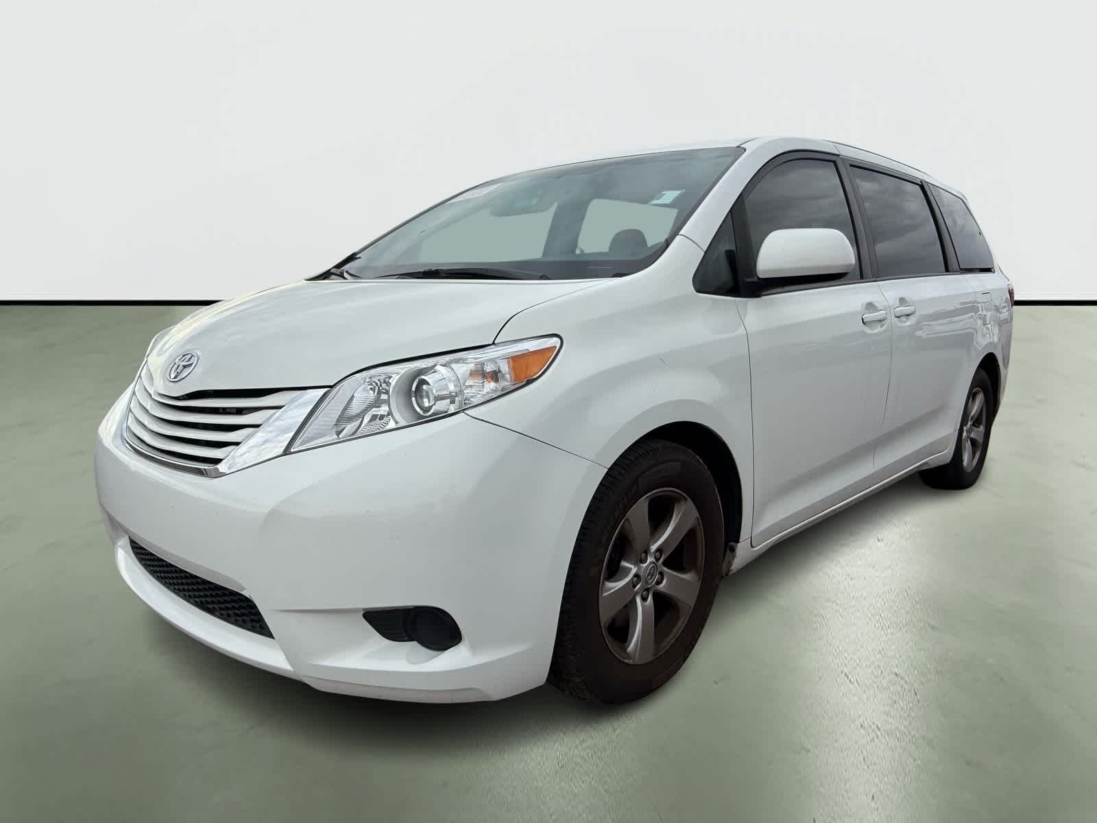 Thumbnail: 2016 Toyota Sienna - 2