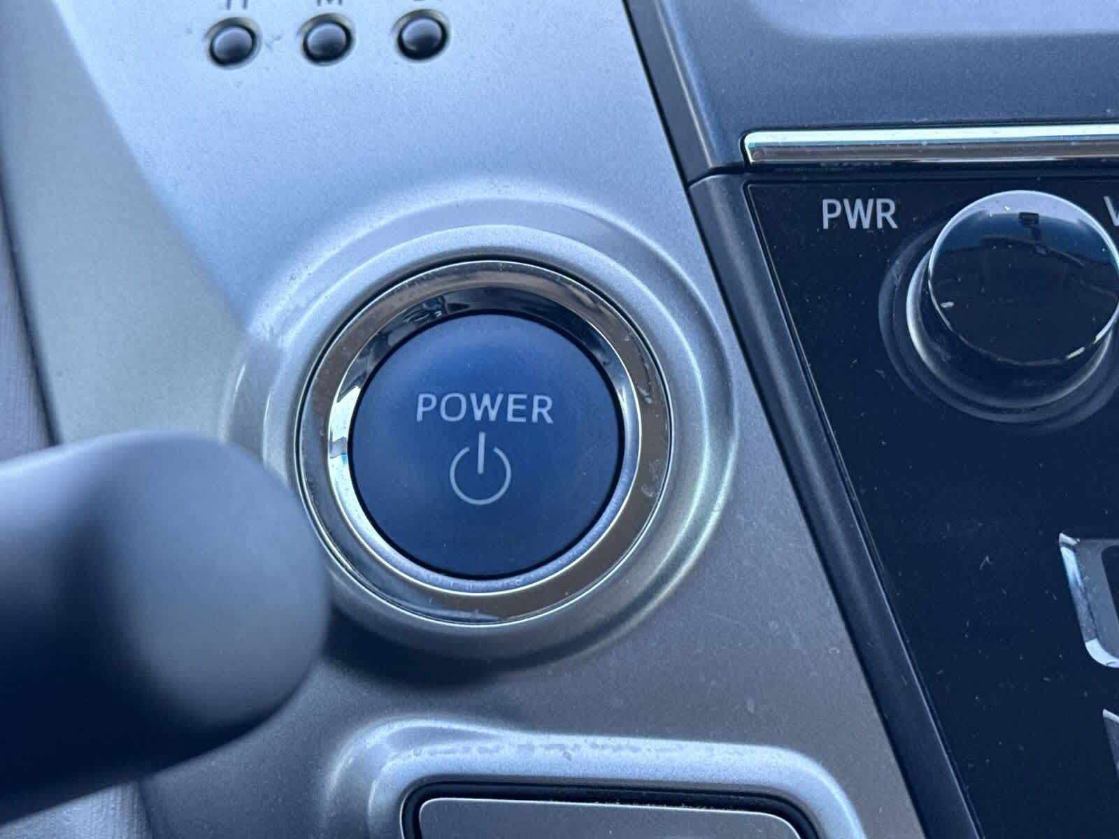 Thumbnail: 2017 Toyota Prius v - 26