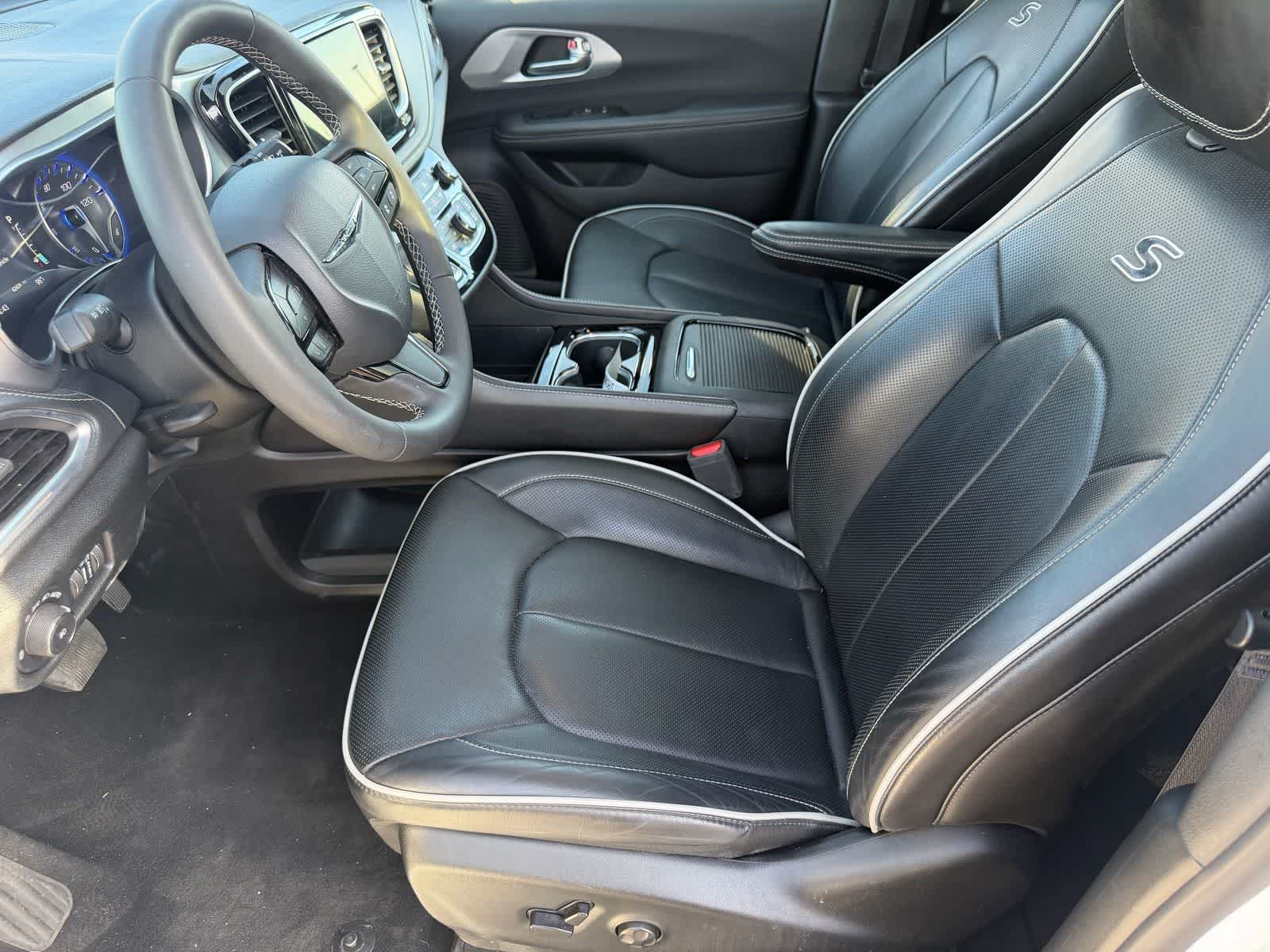 Thumbnail: 2025 Chrysler Pacifica - 11