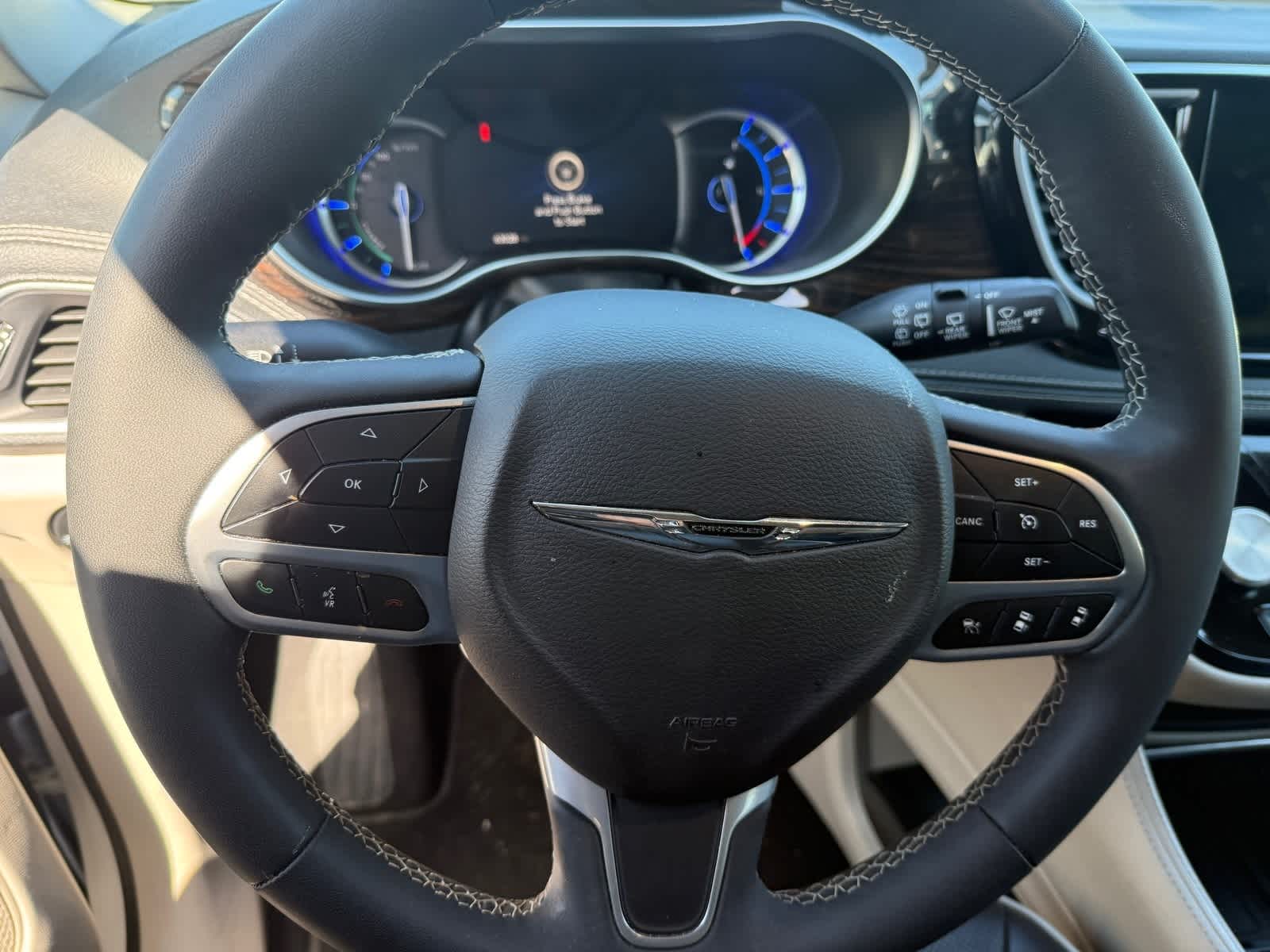 Thumbnail: 2023 Chrysler Pacifica - 14