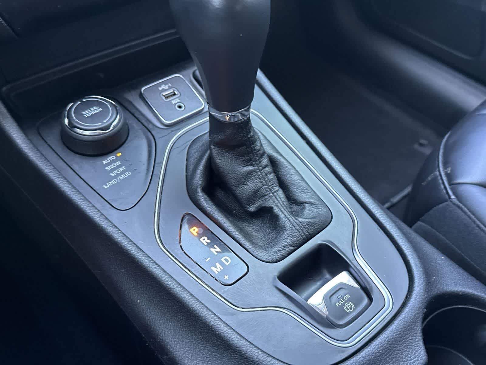 Thumbnail: 2019 Jeep Cherokee - 25