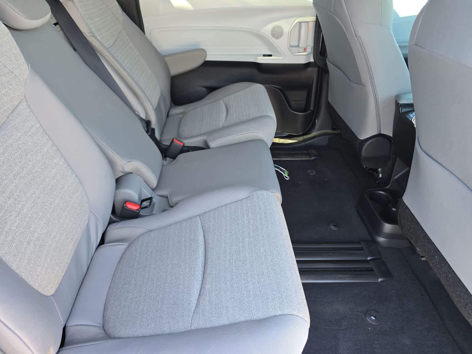 Thumbnail: 2026 Toyota Sienna - 13