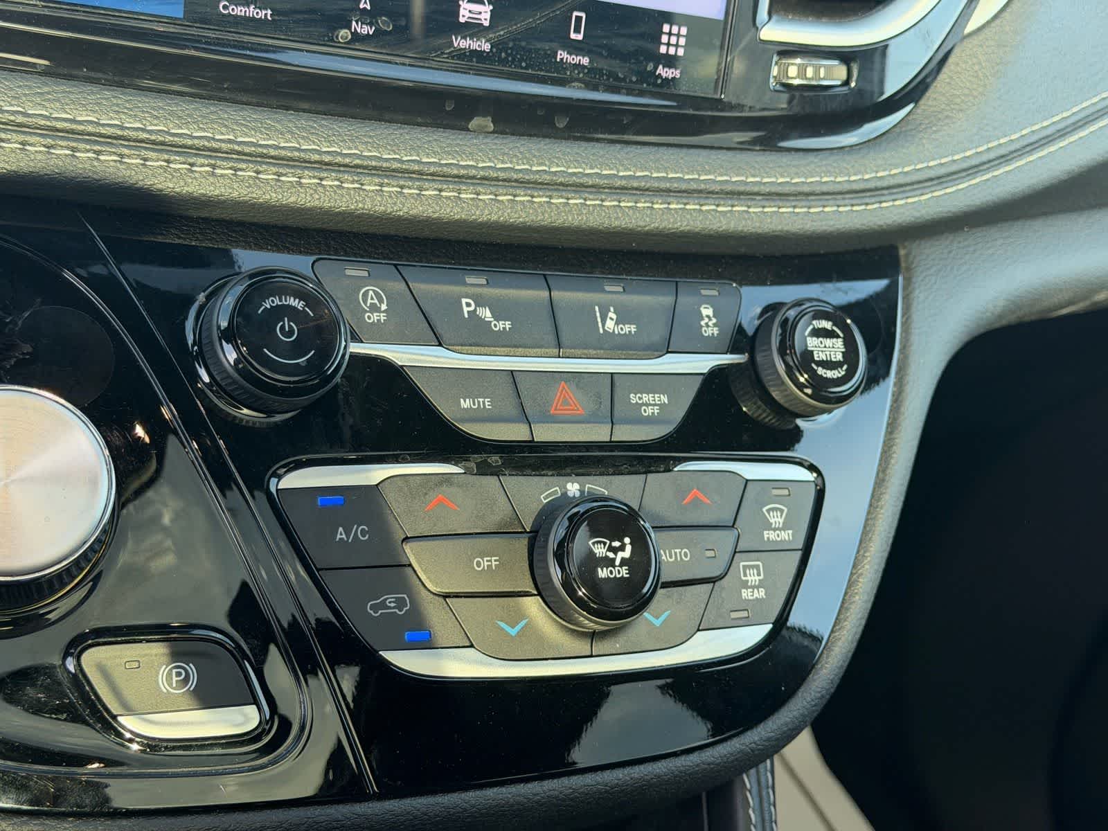 Thumbnail: 2025 Chrysler Pacifica - 23