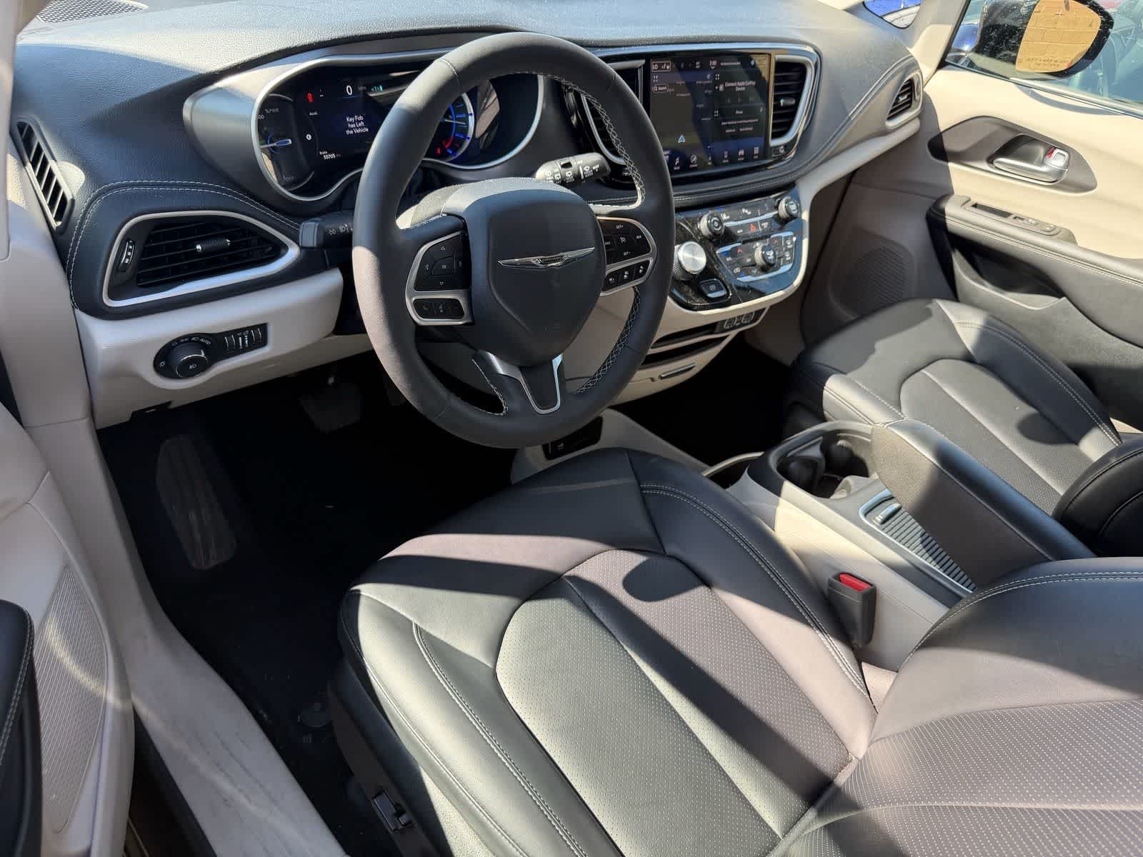 Thumbnail: 2024 Chrysler Pacifica - 6