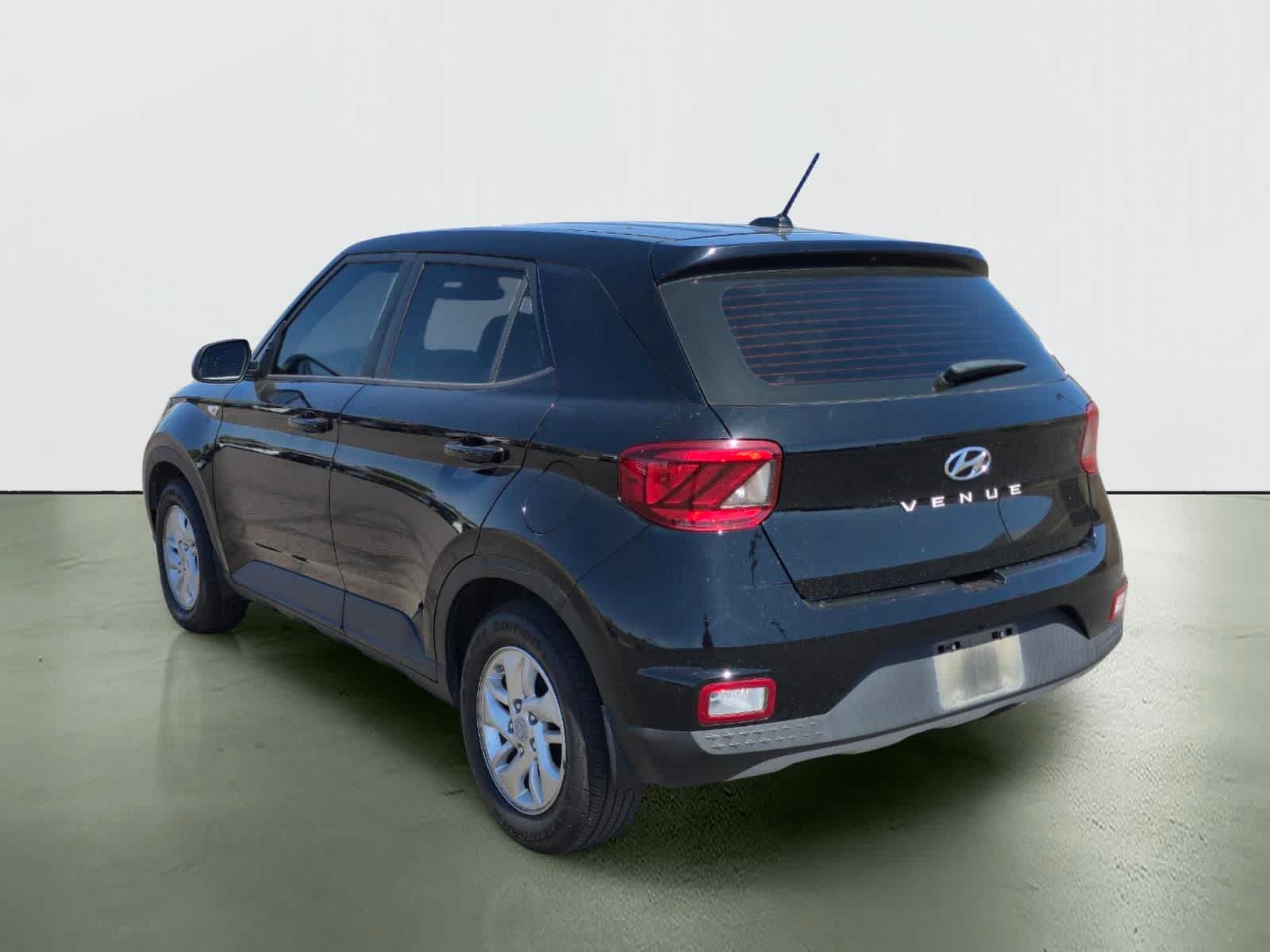 Thumbnail: 2023 Hyundai Venue - 3