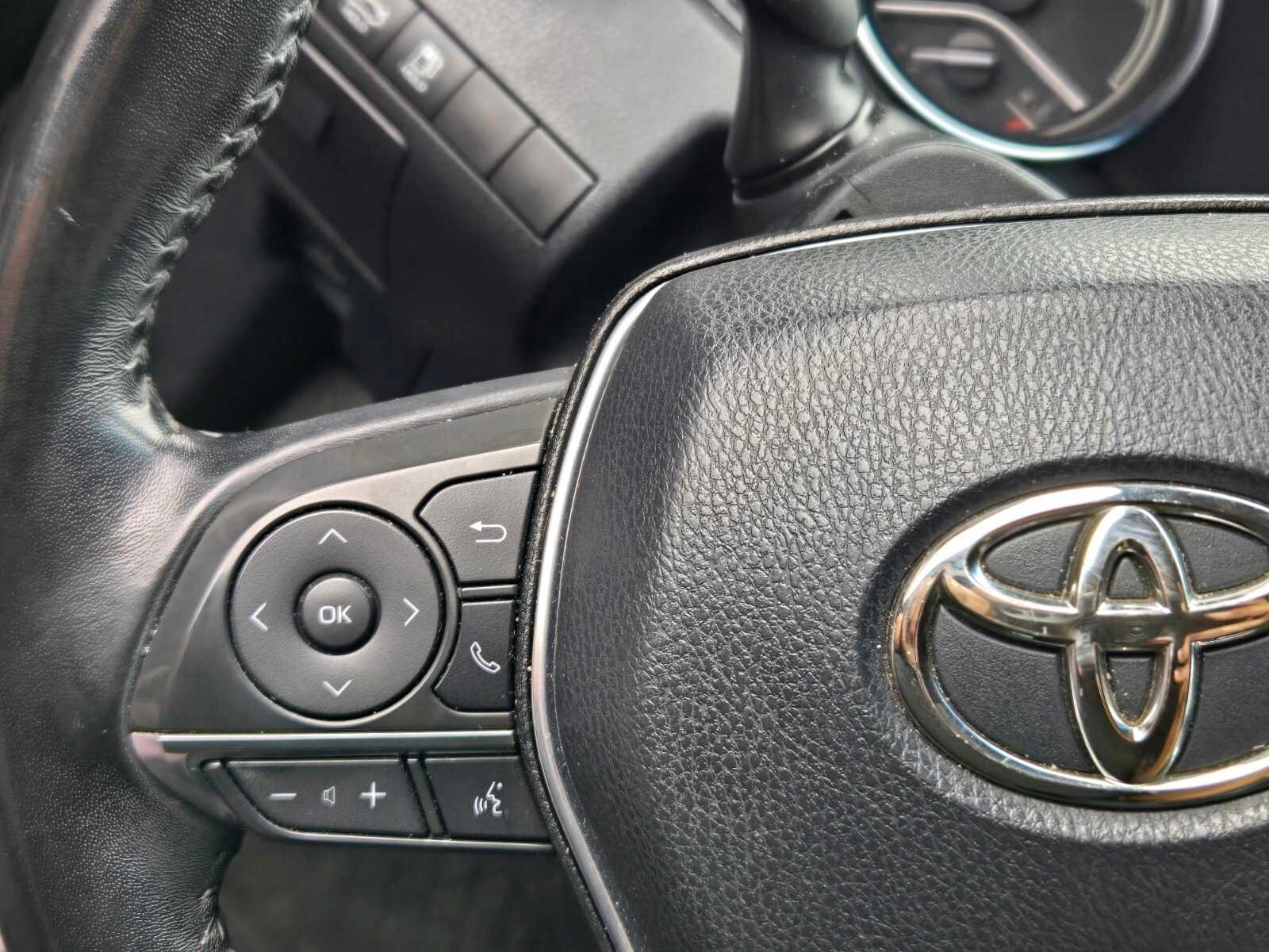 Thumbnail: 2020 Toyota Camry - 16