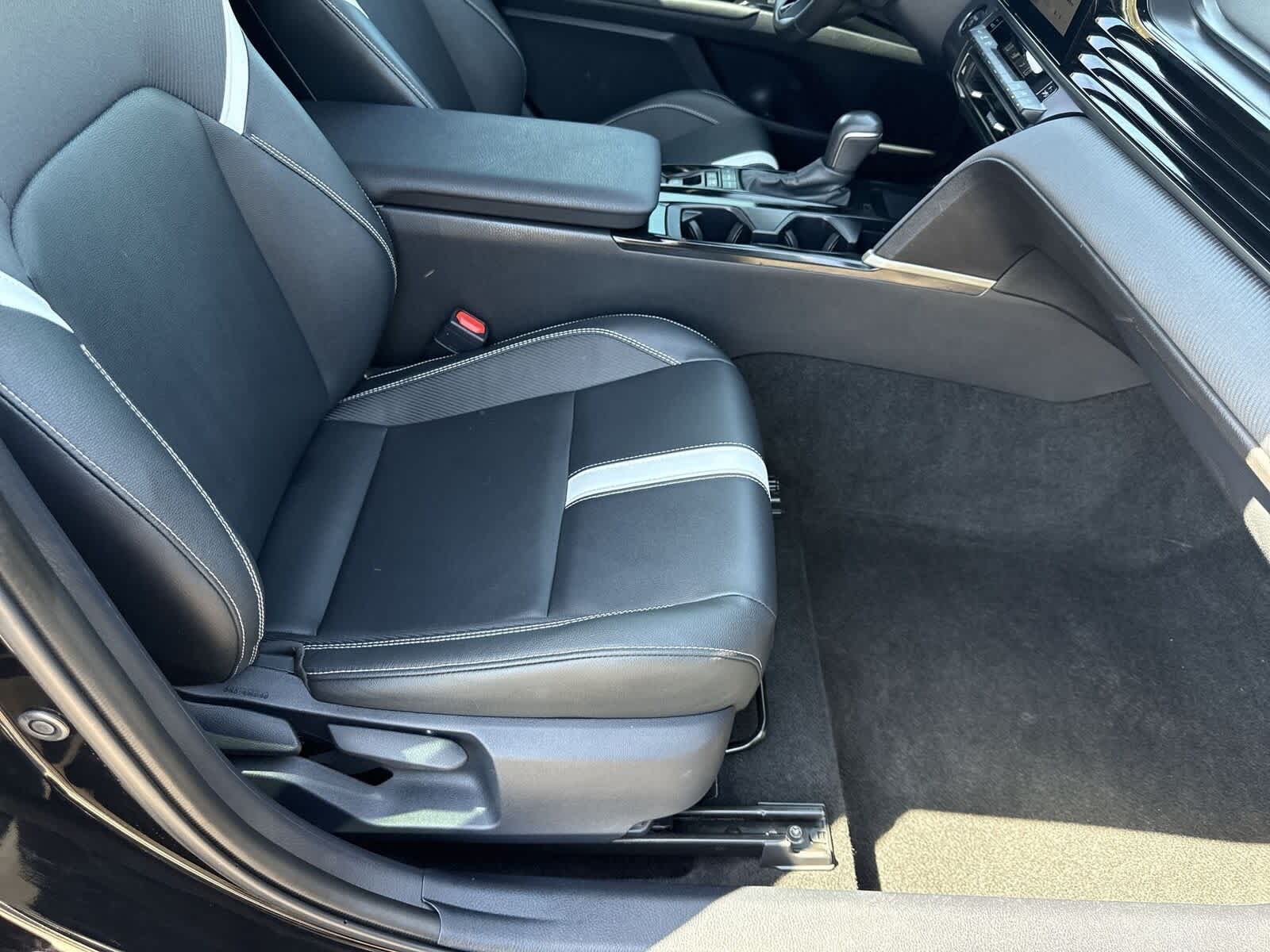 2025 Toyota Camry SE 12