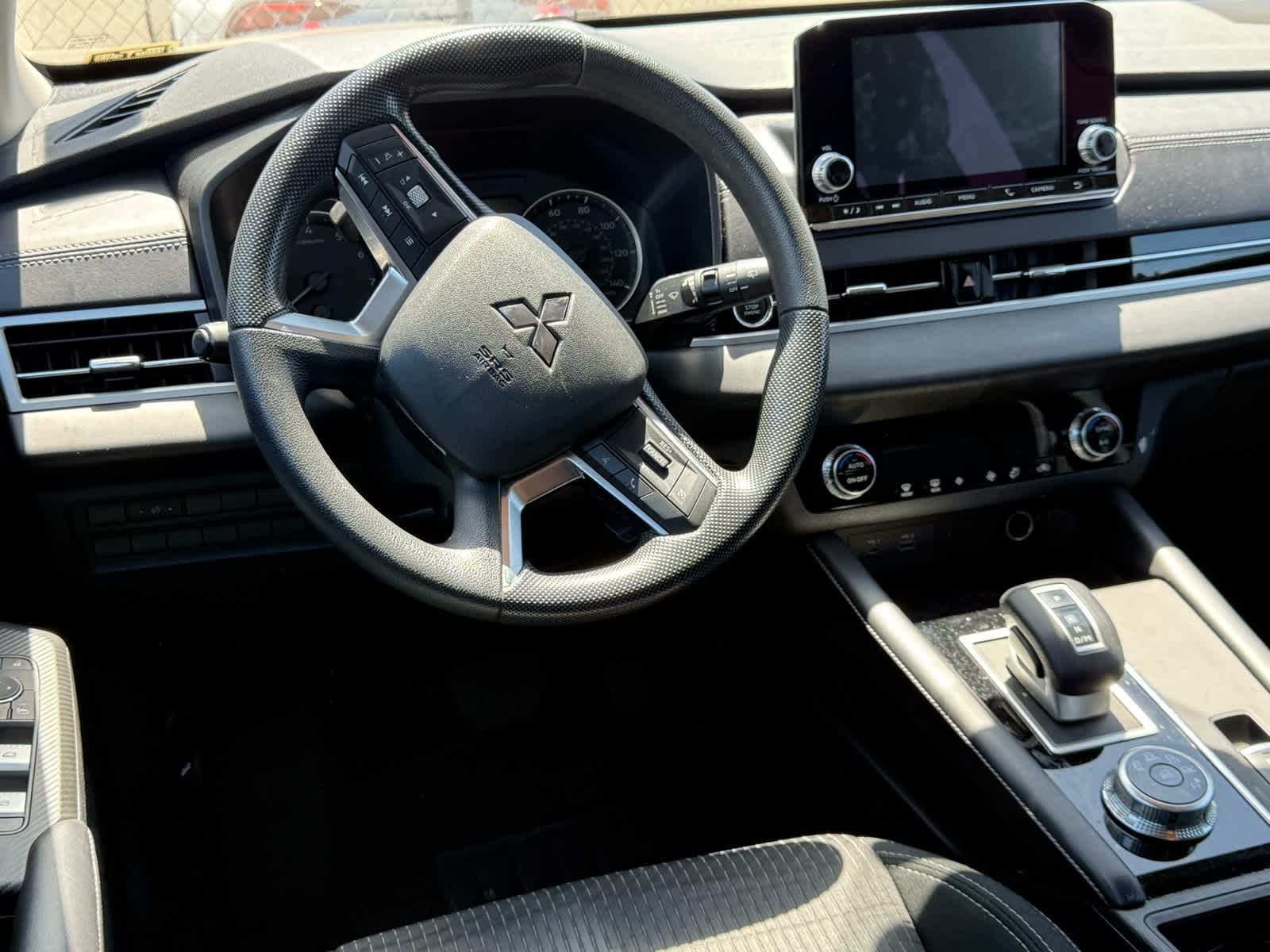 Thumbnail: 2024 Mitsubishi Outlander - 11